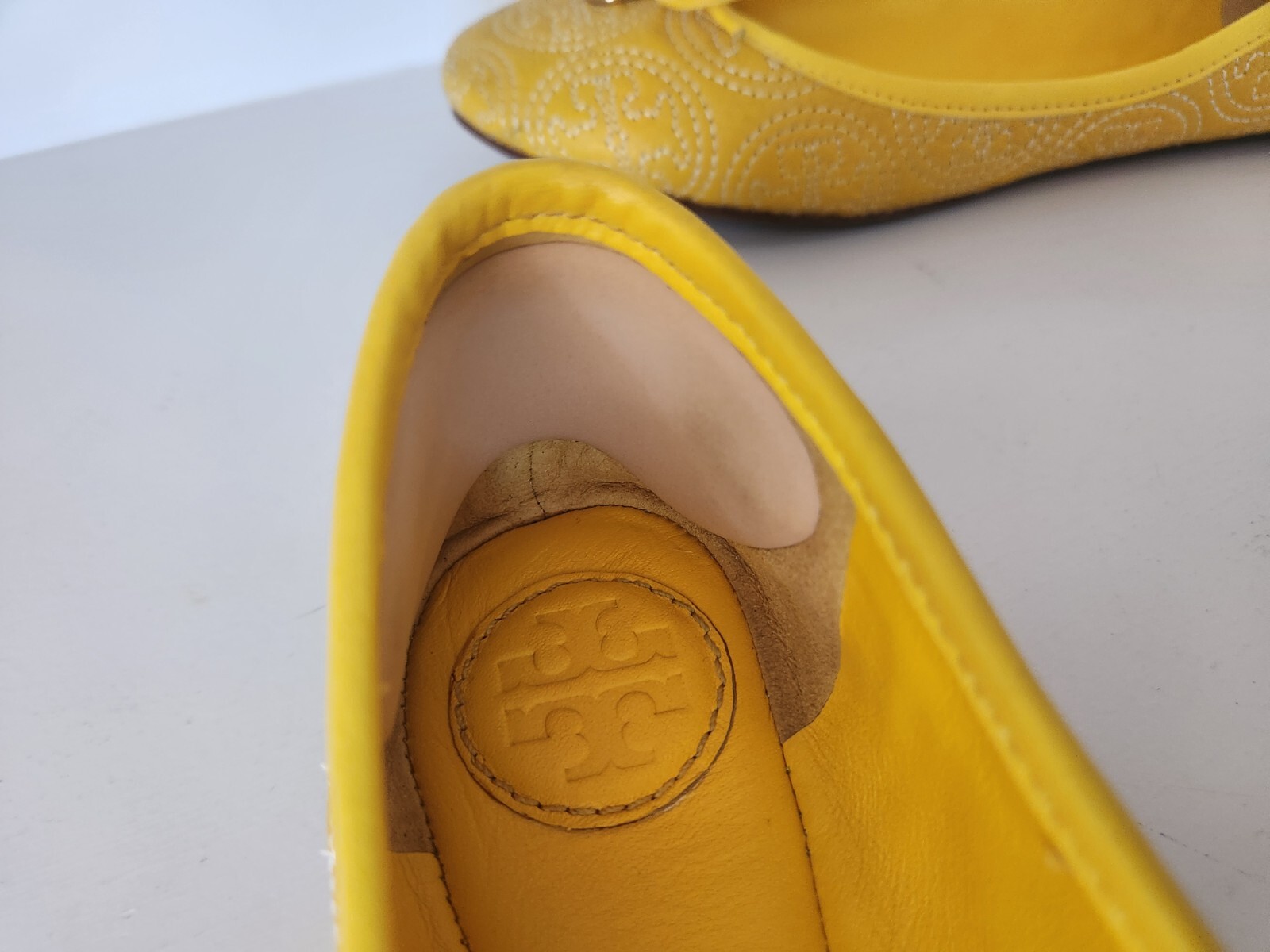 VEUC Tory Burch Womens Chelsea Yellow Stitched Ballet Flats Sz 8 M