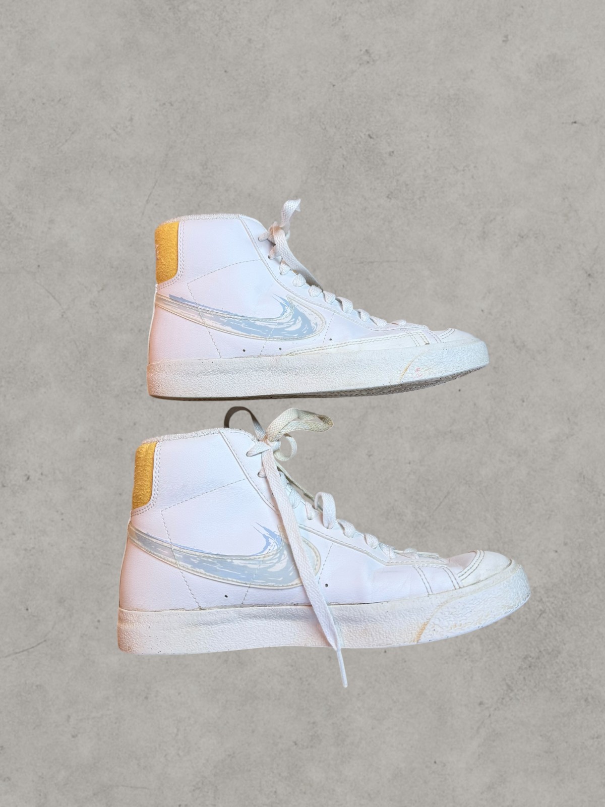 Nike Retro 90s Women’s High Tops Size 7.5 Pastel Blue Swoosh Yellow Logo Vintage
