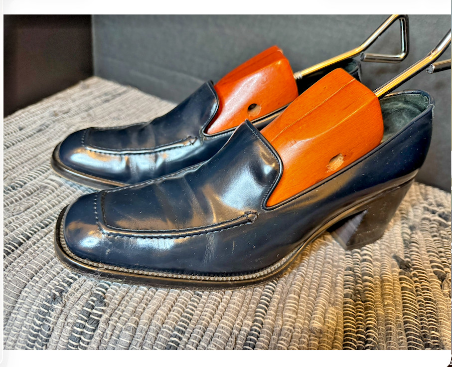 Vtg VIA SPIGA, Navy Patent Leather, Block-heeled Loafer Sz US 9B