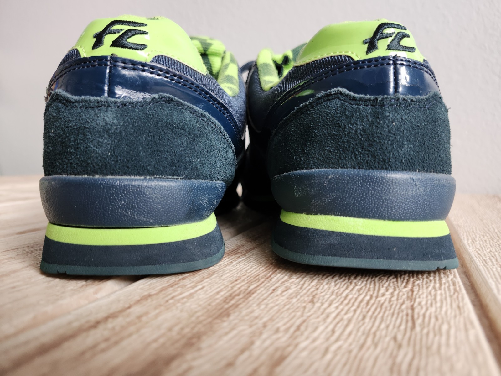 Frontline FL10 Dance Sneakers Blue Navy and Electric Green Women’s 9.5