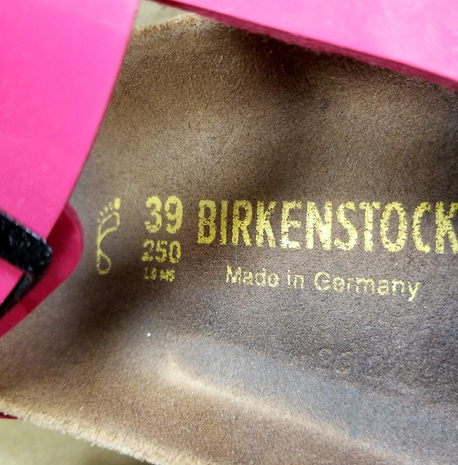 Preowned Birkenstock Gizeh Sandals Bright Pink Leather Straps Germany Women Sz 8