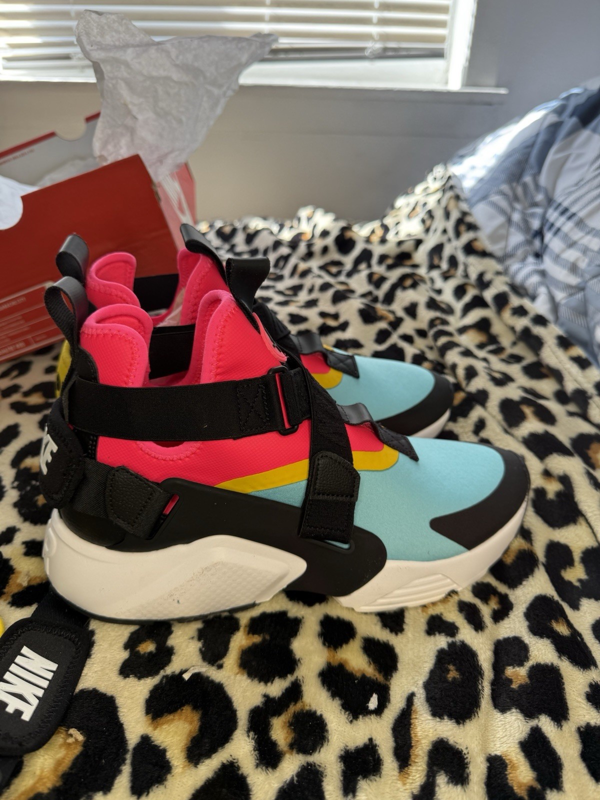 Nike Air Huarache City Women 8.5 Men 7 Multicolor Pink Aqua Black AH6787-400