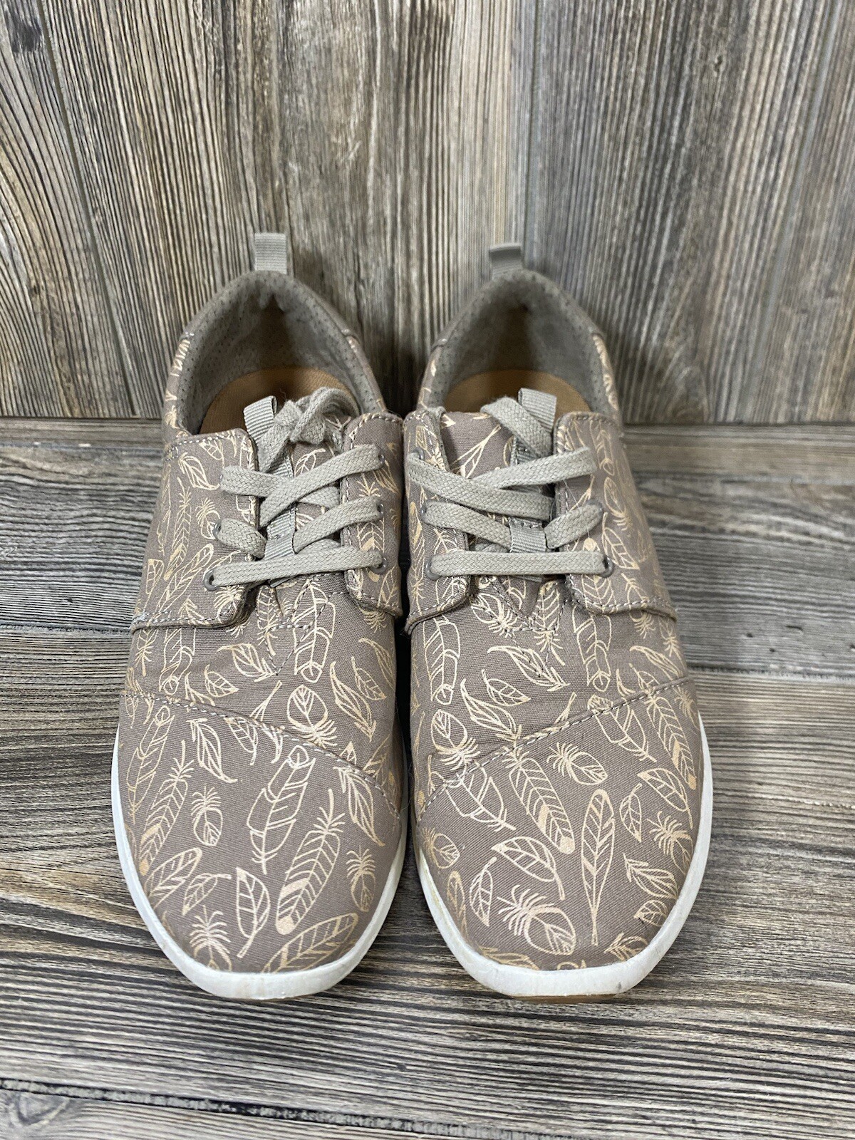Toms | Del Rey | Casual Walking Sneaker | Golden Leaf Pattern | Women’s Size 8