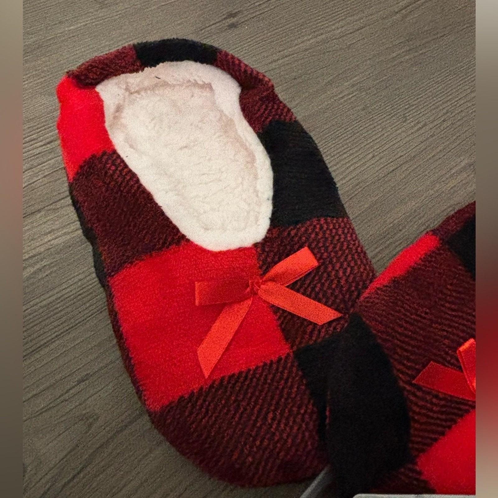 NWT Plaid Flannel Fleece Slippers Size S/M