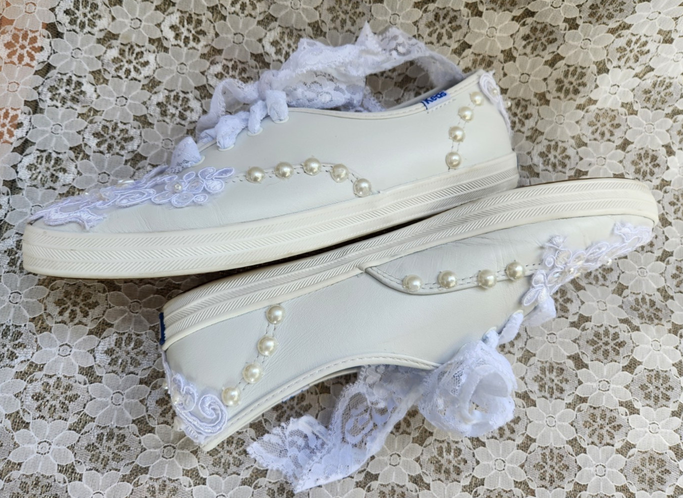 KEDS WHITE LEATHER WEDDING SNEAKERS Designed with Pearls Lace Sequins Women’s 7