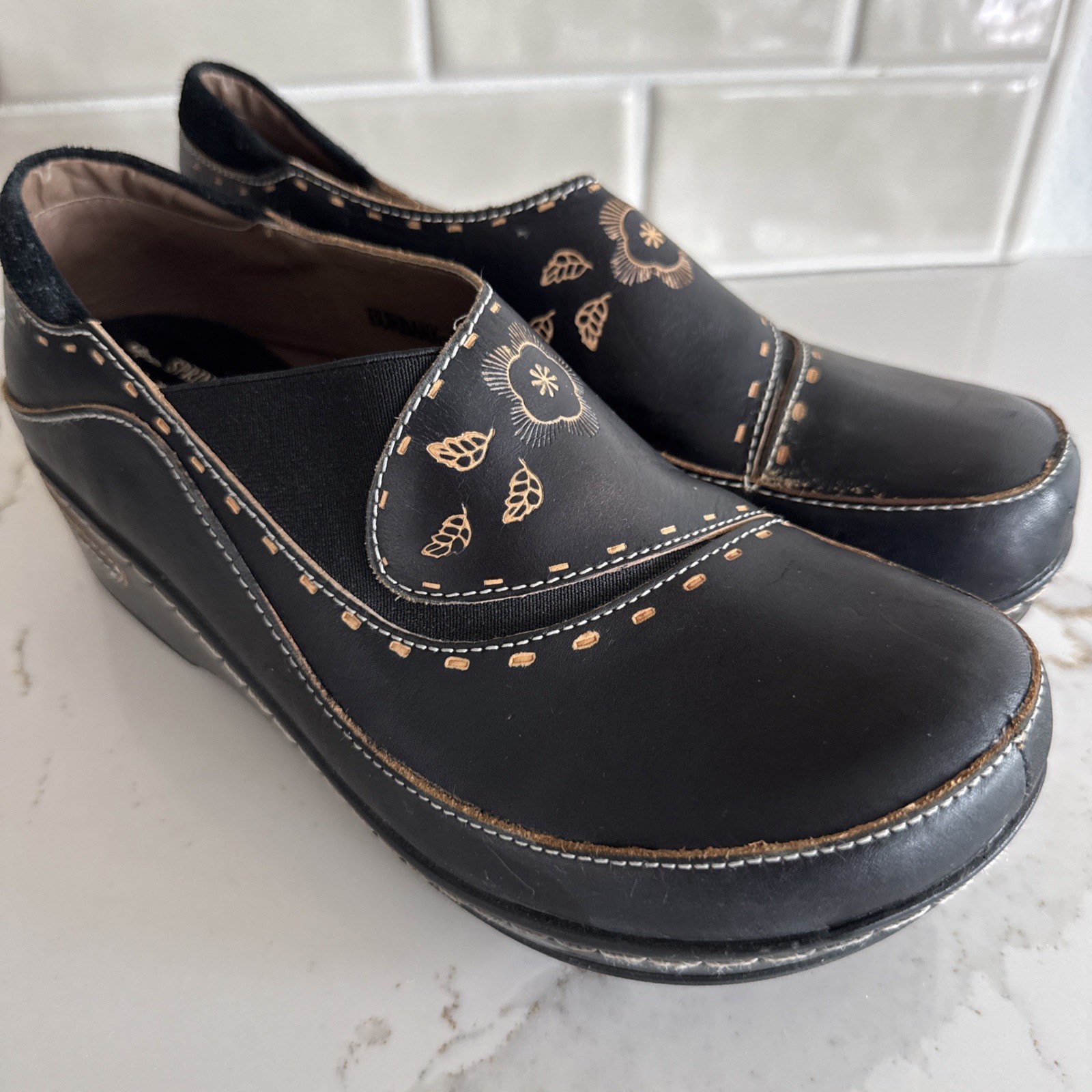 Spring Step L’Artiste Burbank-B Black Leather Floral Clogs/Shoes Womens Sz 9