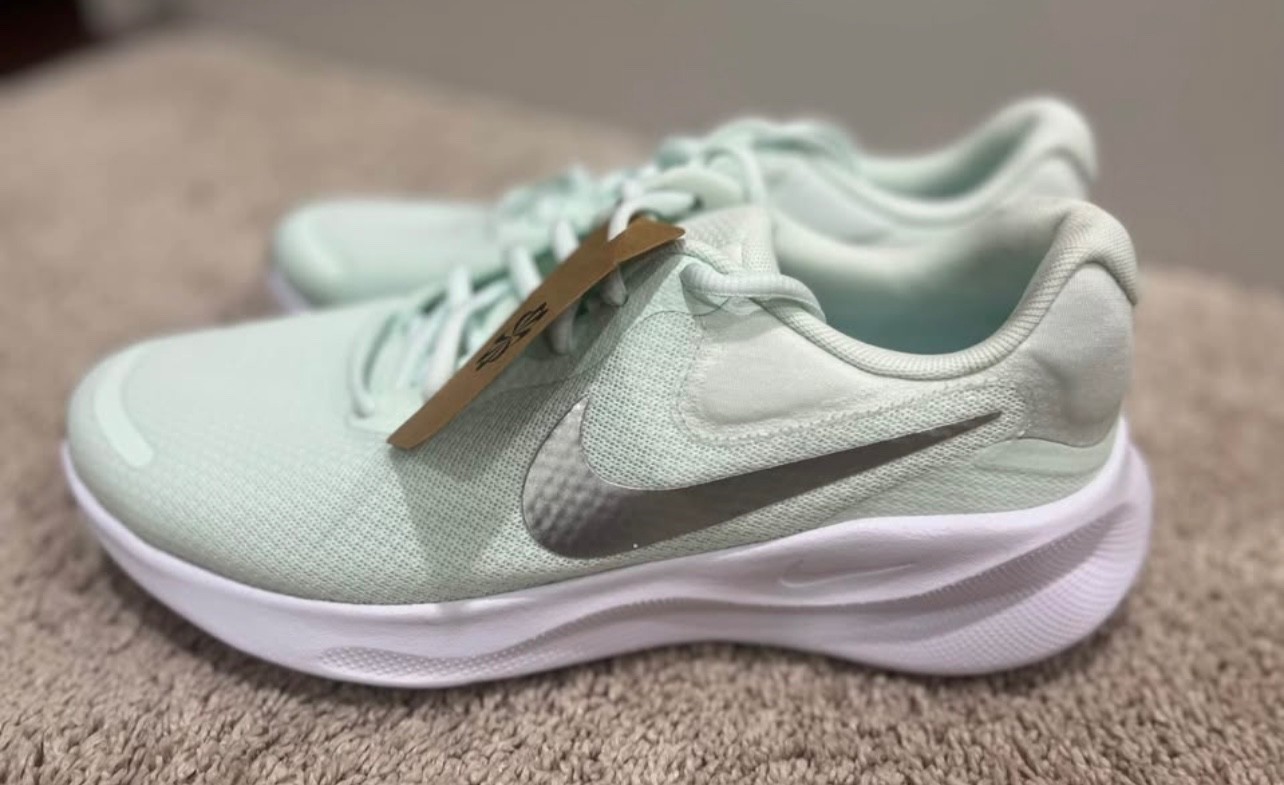 *BRAND NEW* Womens Nike Gym Shoes-Size 9