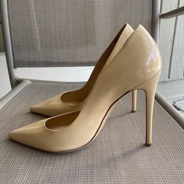 M. Gemi Patent Leather Nude Cream Pumps Heels Pointed Toe Sz 40 US 9 EUC