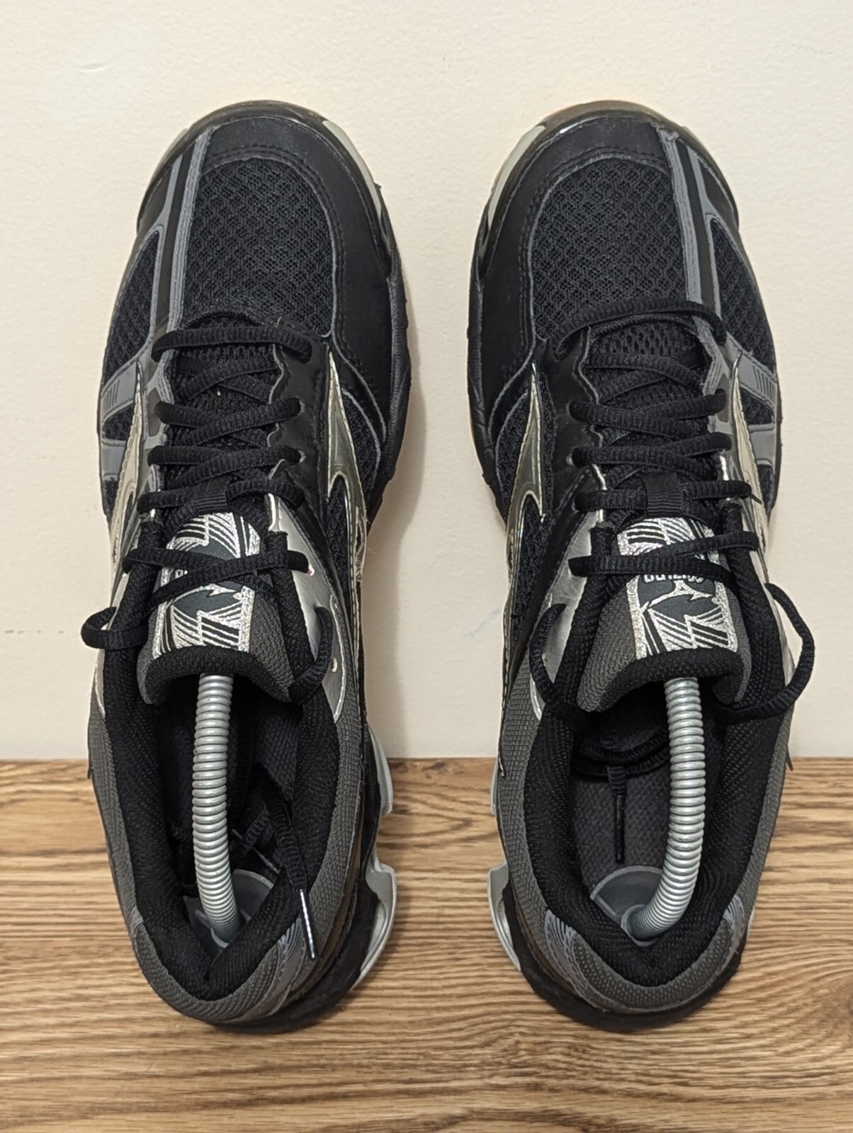 Mizuno Women’s Wave Bolt 6 Volleyball Shoes Black/Silver Size 10
