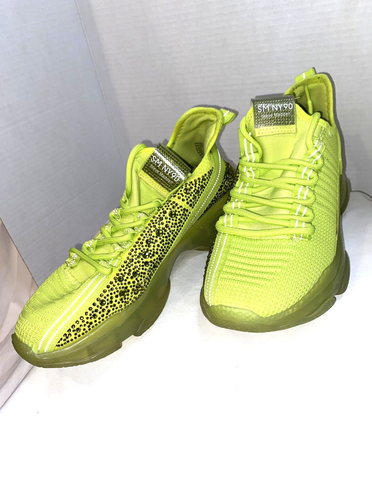 SZ 9 1/2 Steve Madden NY90 Neon lime Bejeweled Maxima Lime