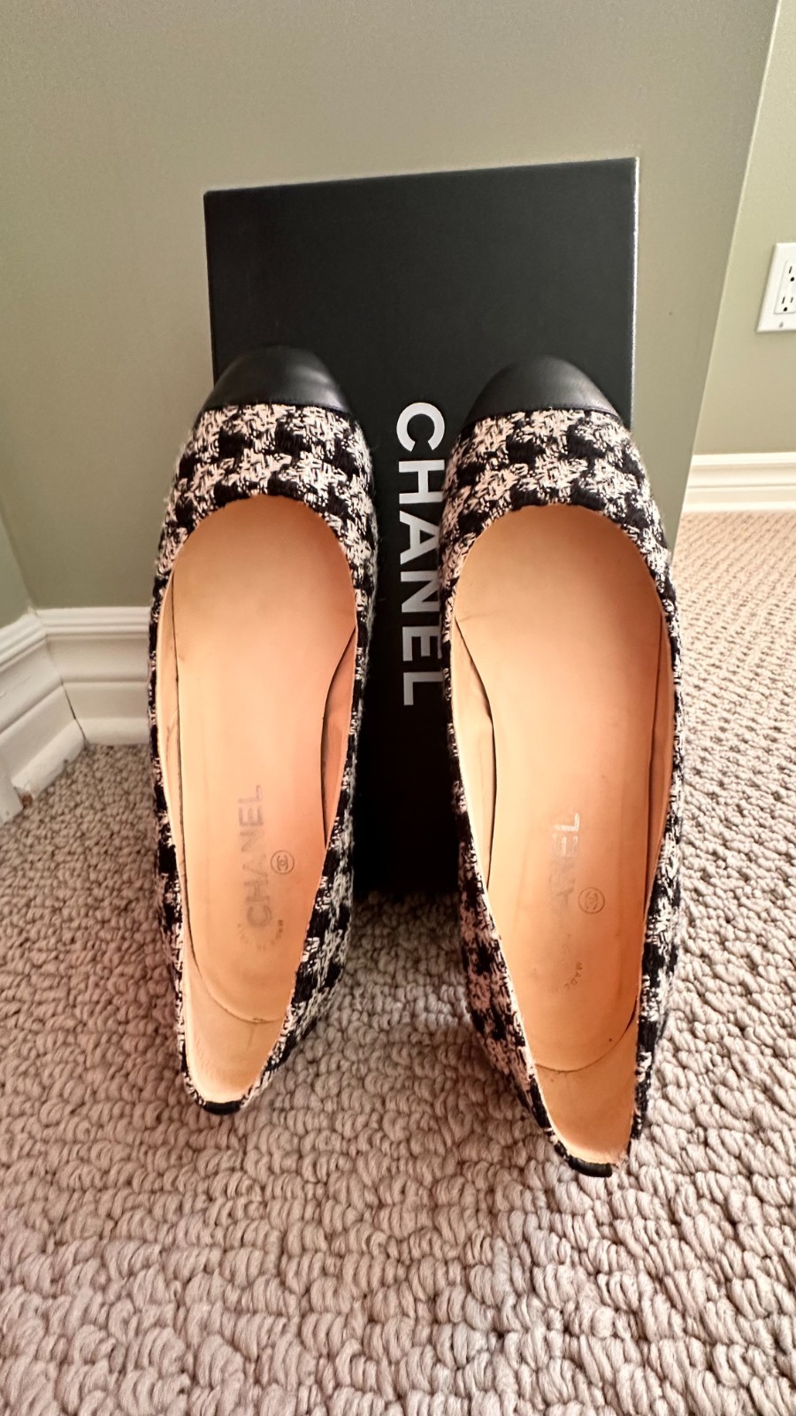 Chanel Tweed Calfskin Cap Toe Ballerina Flats Houndstooth Black White -Size 39.5
