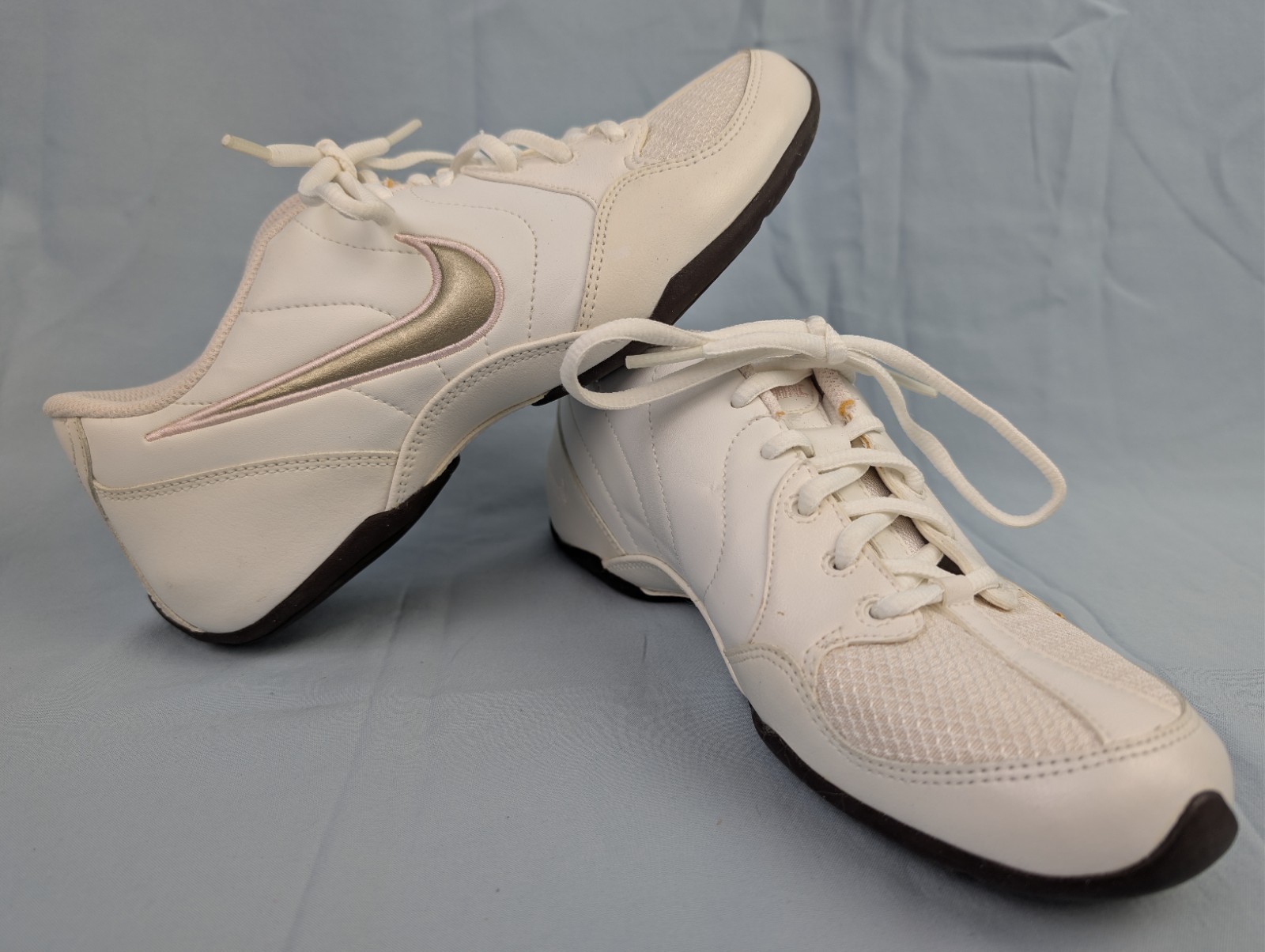 Nike Musique IV White Silver Pink Dance Cheer Shoes Women’s Size 6.5 366191-104