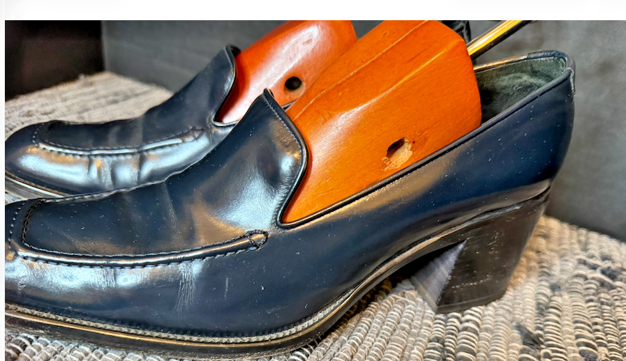 Vtg VIA SPIGA, Navy Patent Leather, Block-heeled Loafer Sz US 9B