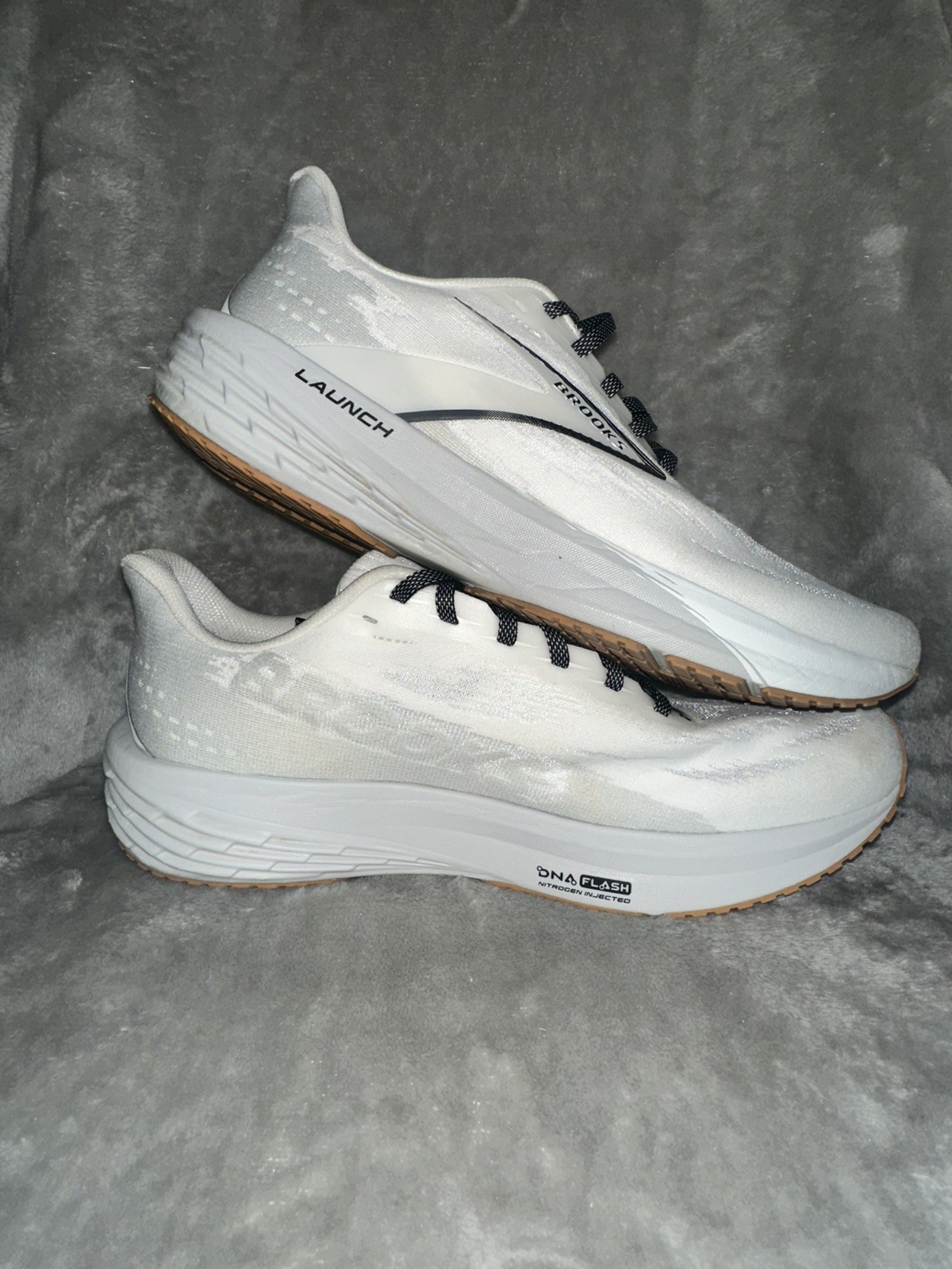 Brooks Launch 11 White Grey Black White Size 10.5 With Minor Defect