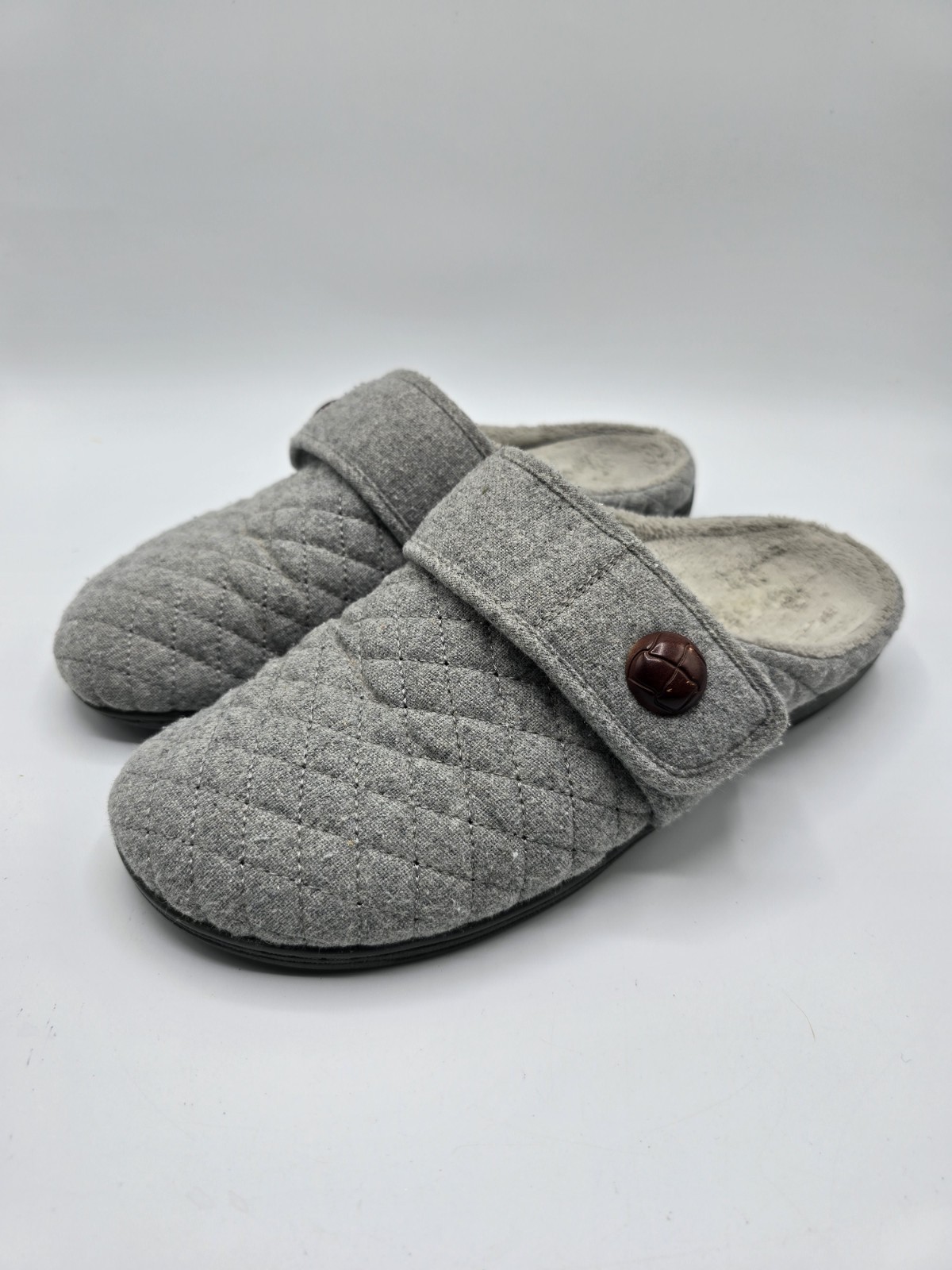 Vionic Jackie Slippers Women’s Size 10 Gray Quilted Flannel Slip On Clogs Shoes