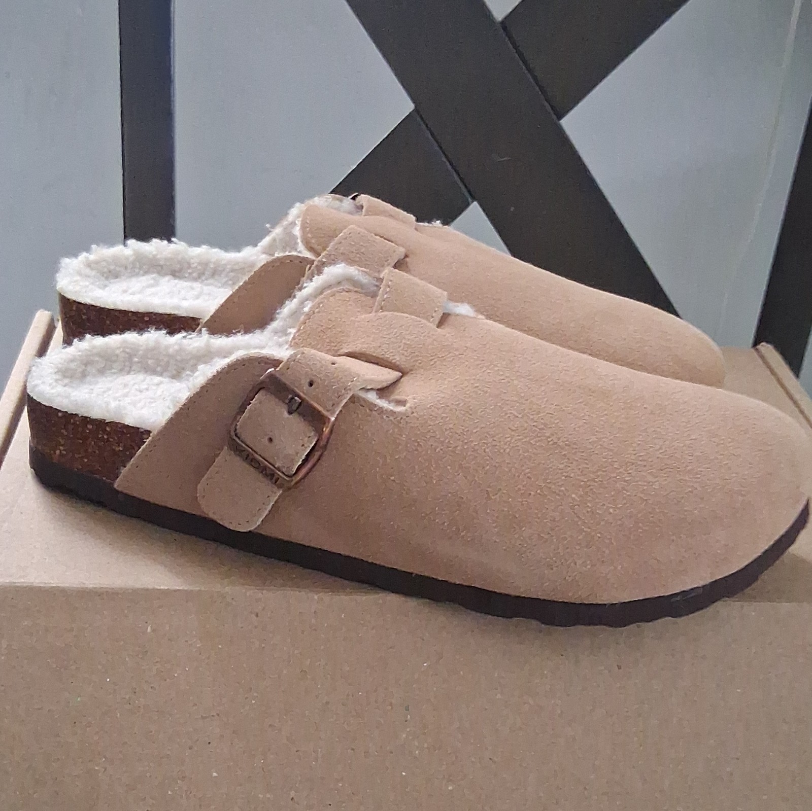 Women’s Beige Clog Sandals Buckle Strap Shearling Lined Casual Size 9