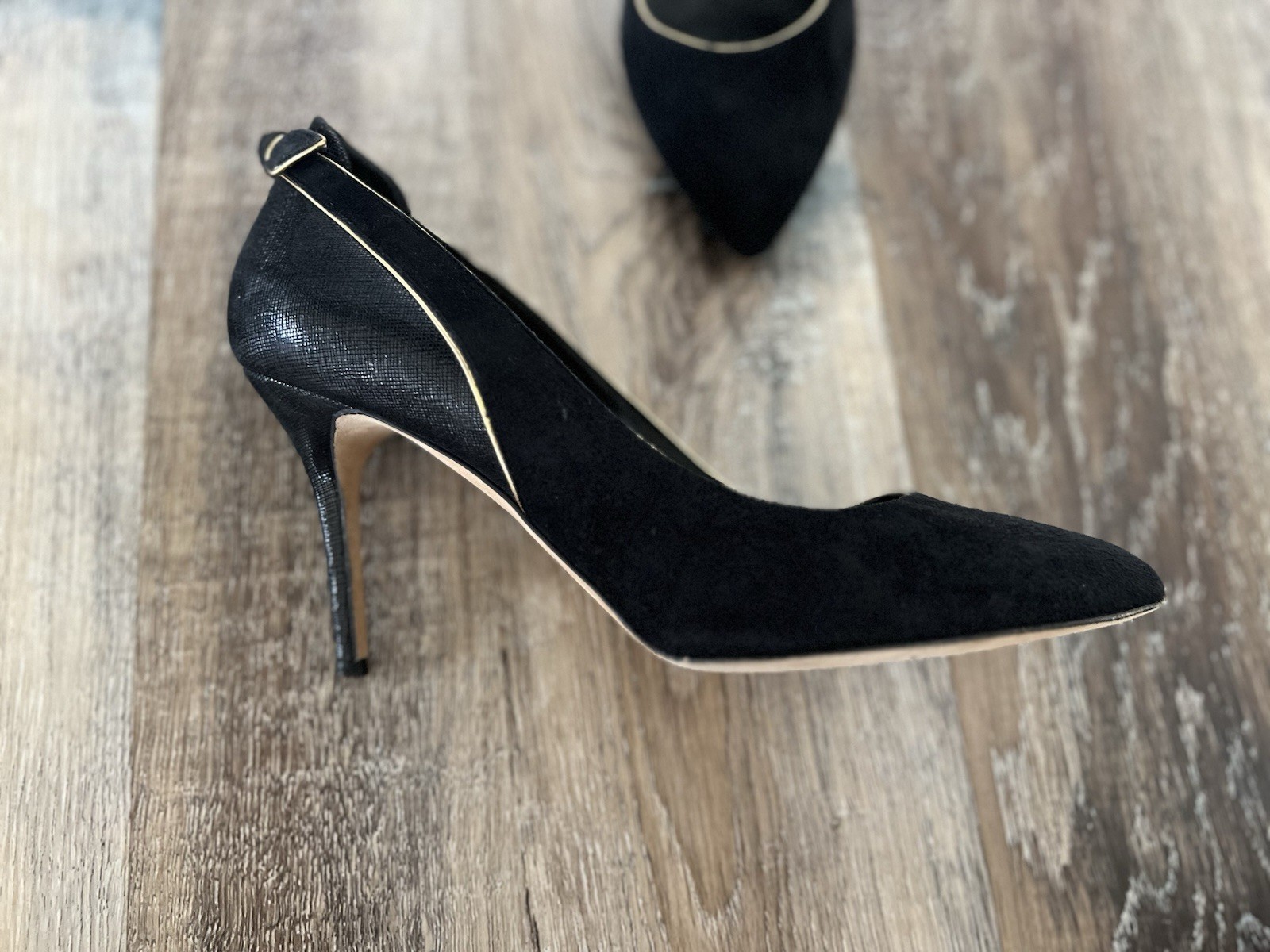 Oscar De La Renta Suede Pointed Toe Gold Trim Designer Evening Pumps size 38