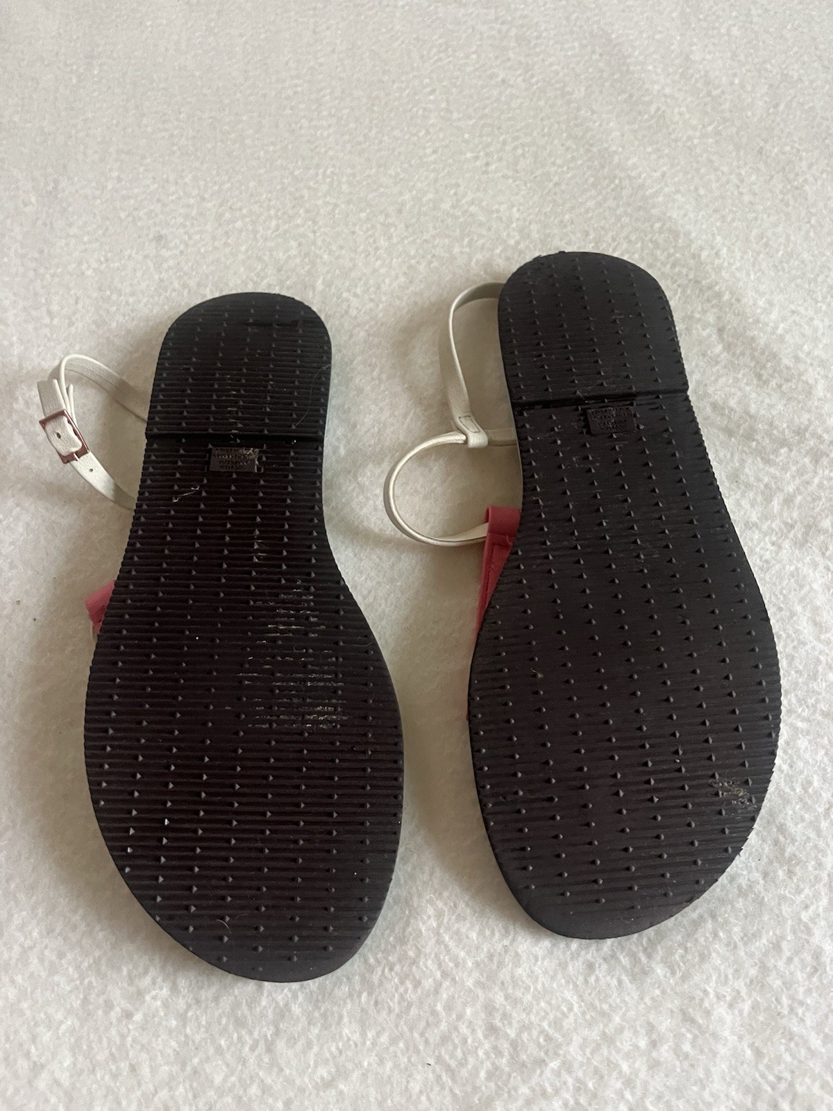Havaianas You Rio sandals featuring a blue water sole and pink strap details.