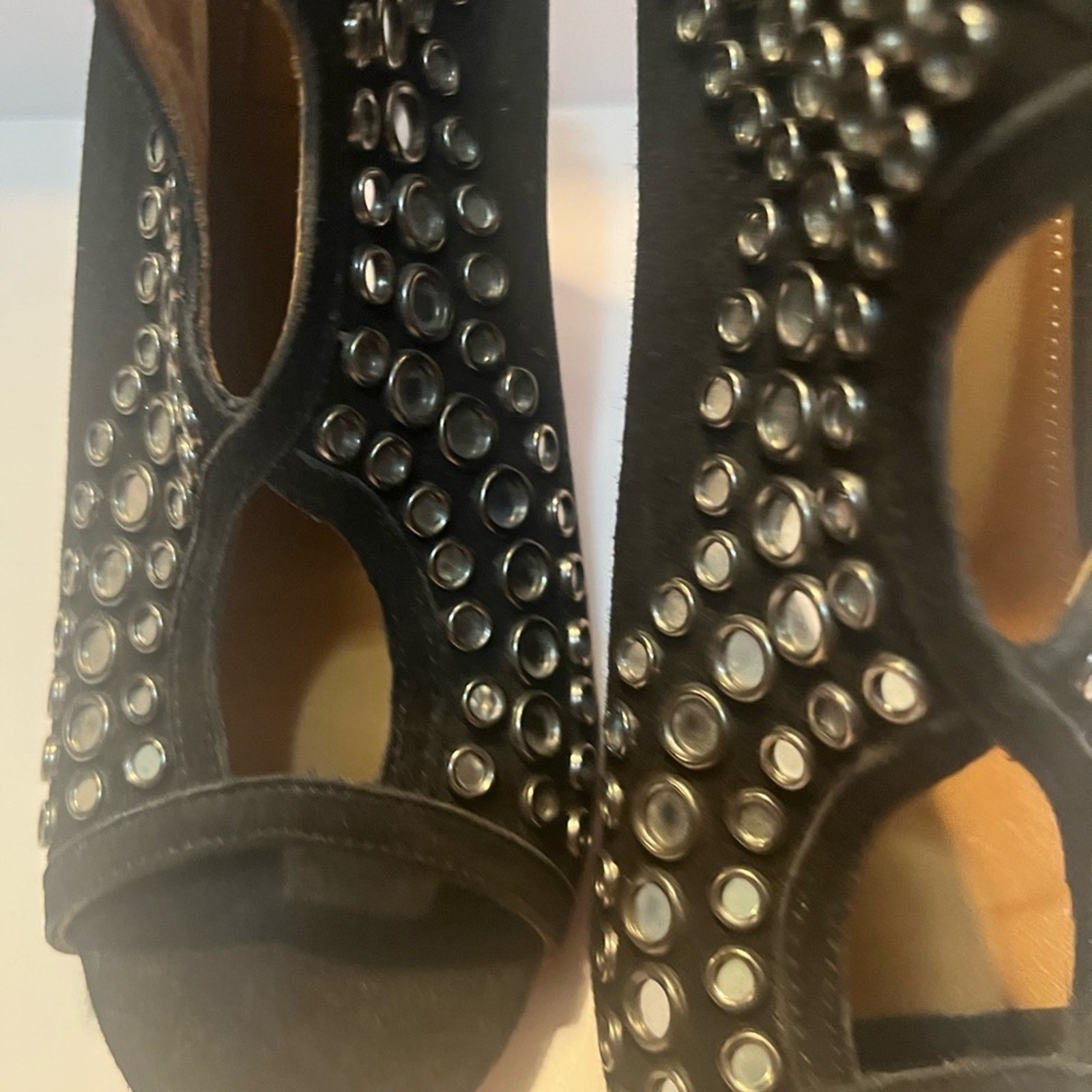 Aquazzura Disco Studded peep toe black suede shoe size 38 pre-owned. #10213