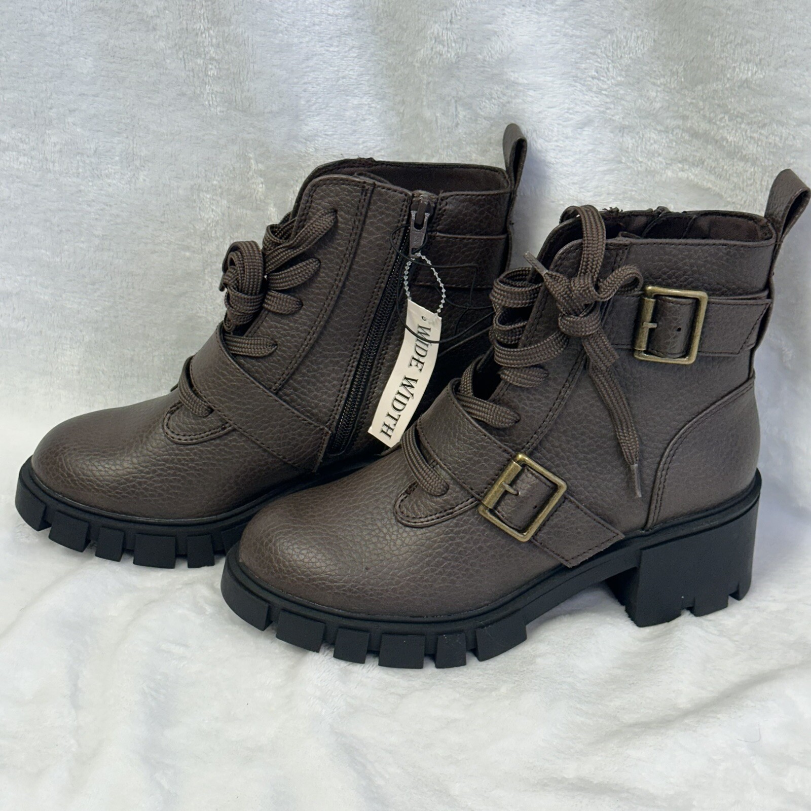 Women’s Seychelles Harley Chunky Lug Lace Buckle Boot Size 7W NWOB
