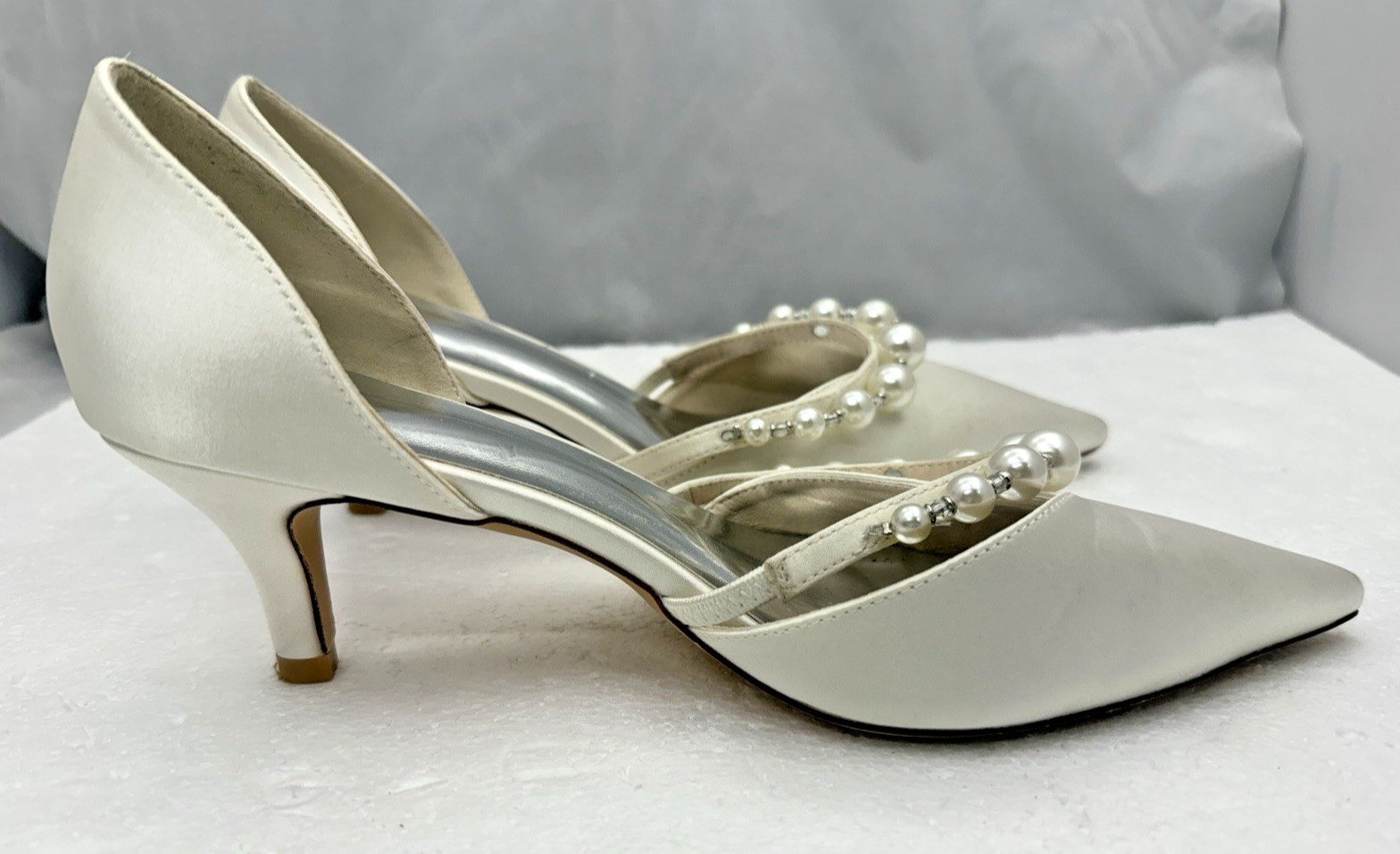 Off White Light Ivory Satin Pearl Pointed Toe 2.3″ Heel Shoes Women 38 7.5 / 8