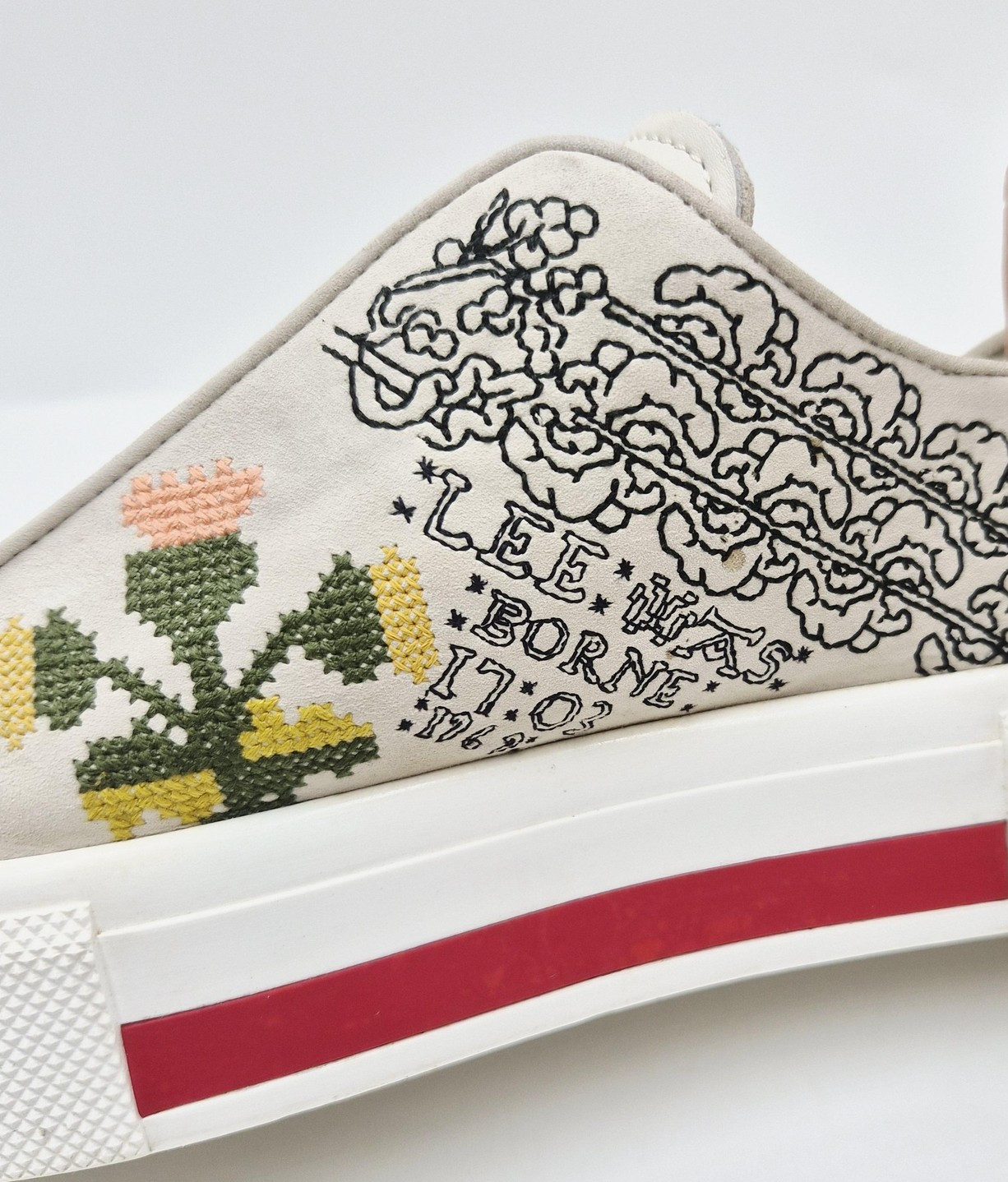 Alexander McQueen Shoes Womens US 8 Cream Floral Embroidered Leather Sneaker