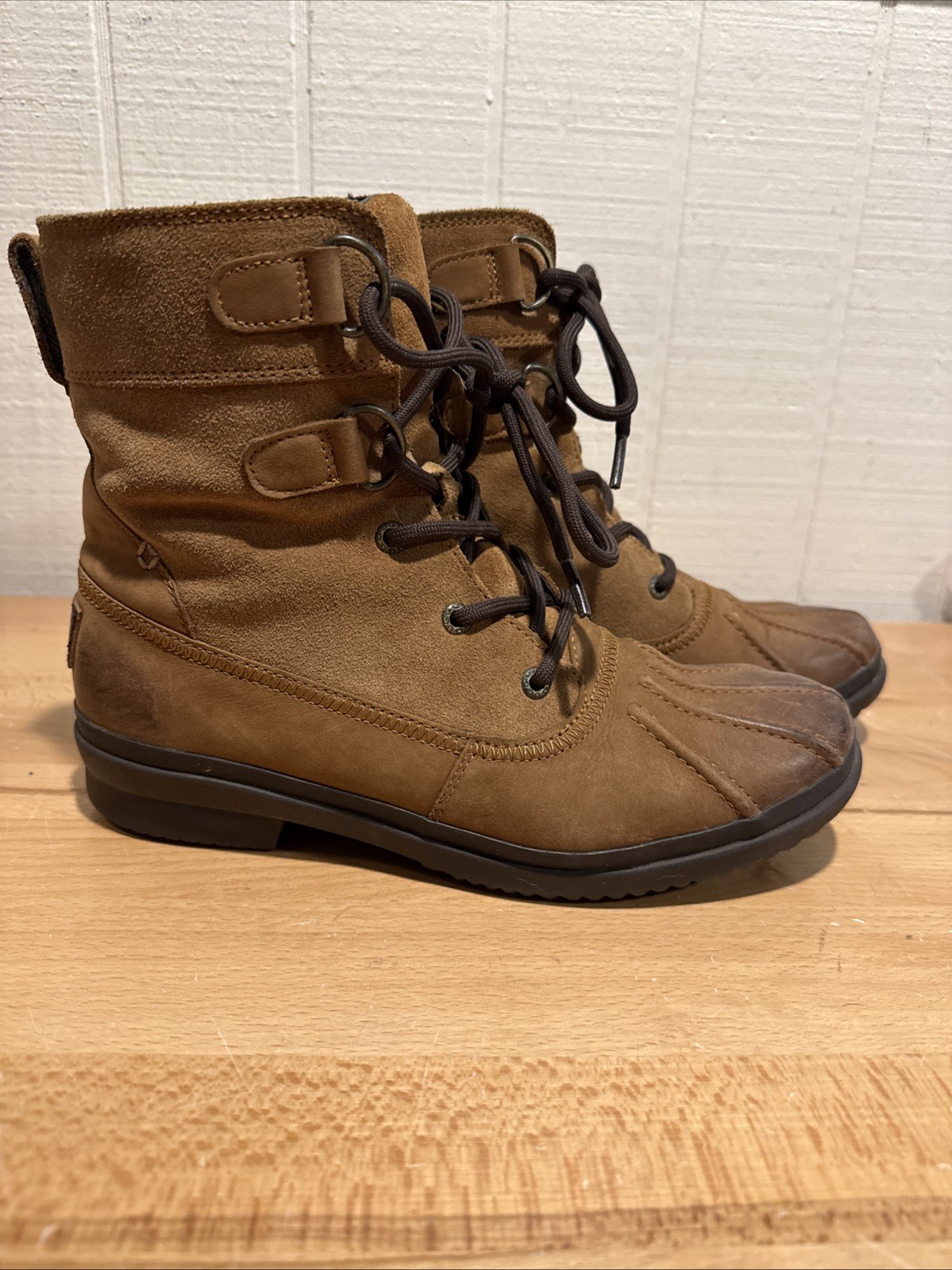 UGG Women’s Hapsburg Duck Boots, Size 8.5 W, Brown Leather, Waterproof Shearling
