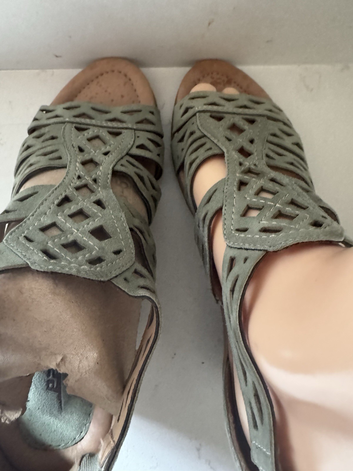 Earth – Petal w/Cut-outs Sage Color Suede Leather Wedge Sandals Sz 8 WORN ONCE!