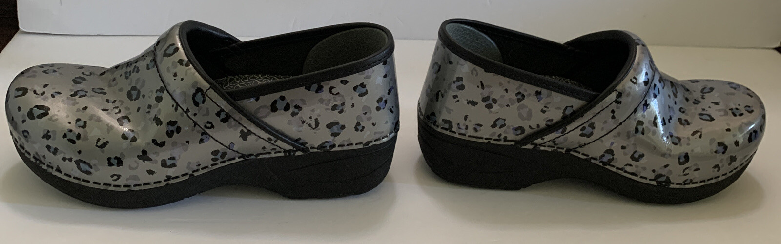 Dansko XP 20 Silver Black Clogs Comfort Shoes 38 US Size 7.5 Or 8 SEE PHOTOS