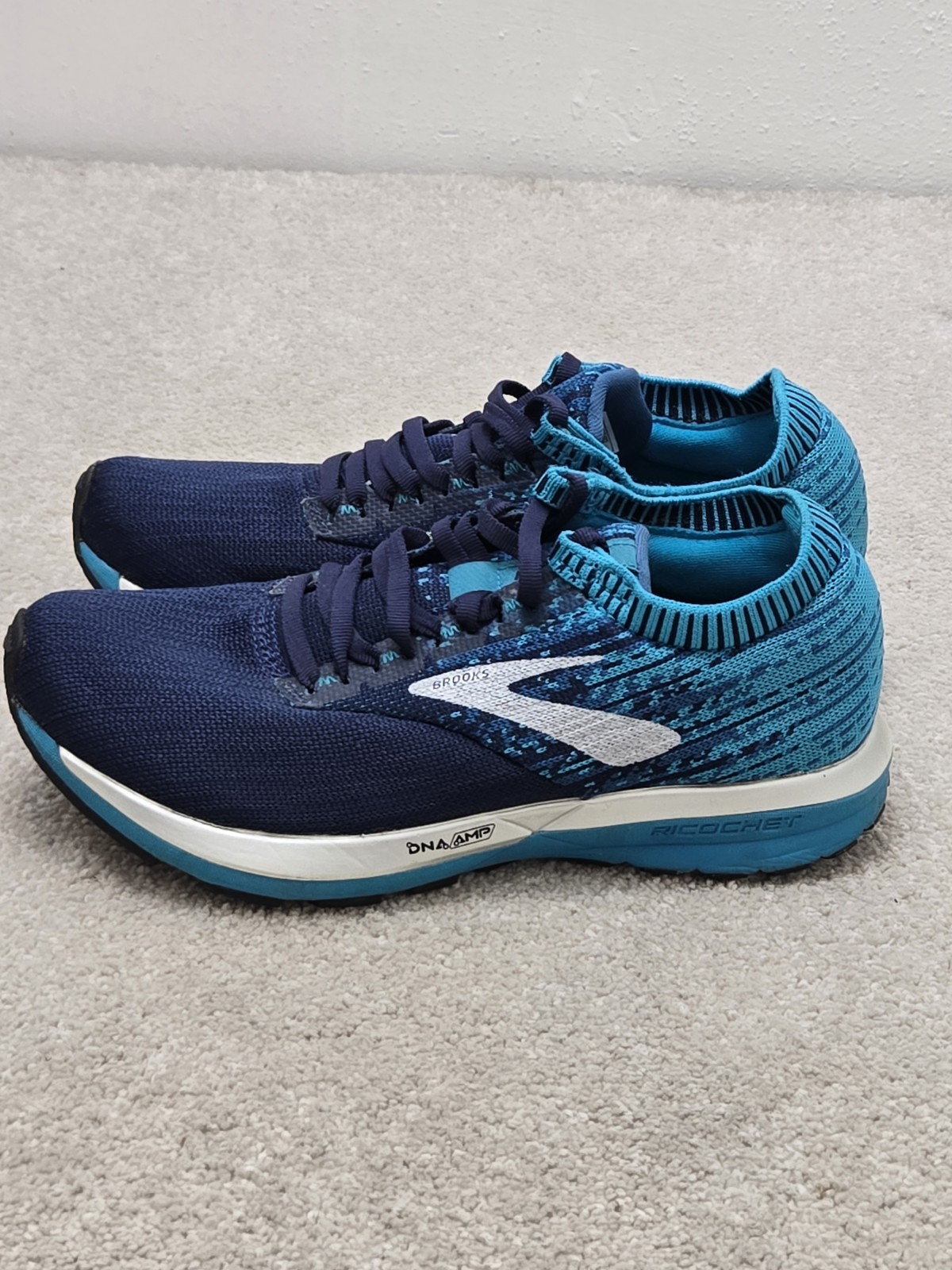 Brooks shoes women 7 B ricochet running walking DNA amp cushion turquois blue