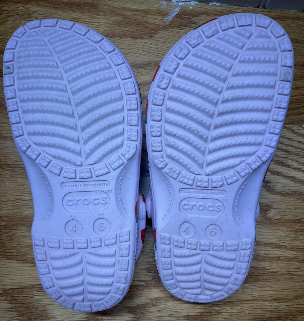 ADULT UNISEX CROCS BAYA SEASONAL CLOG. WATER-FRIENDLY SANDALS.SZ M 10/W12