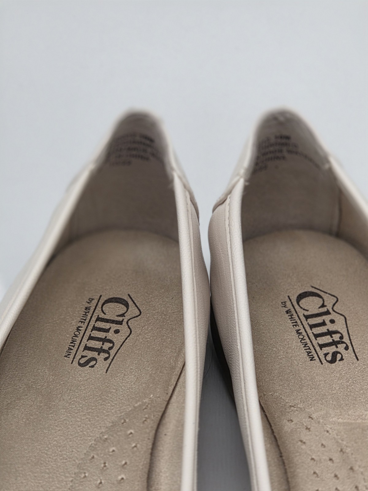 Cliffs By White Mountain Charmed Shoes Size 10 M Off White Gold Chain Flat Shoe