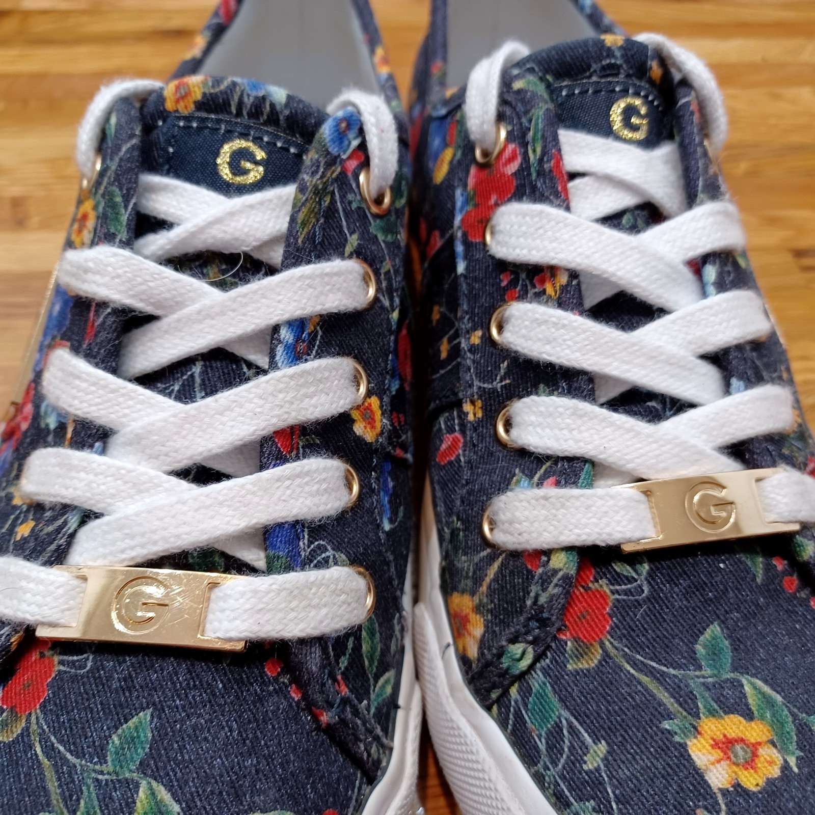 G by Guess GBG Los Angeles Backer Women’s Size 6.5 Navy/Floral Shoes