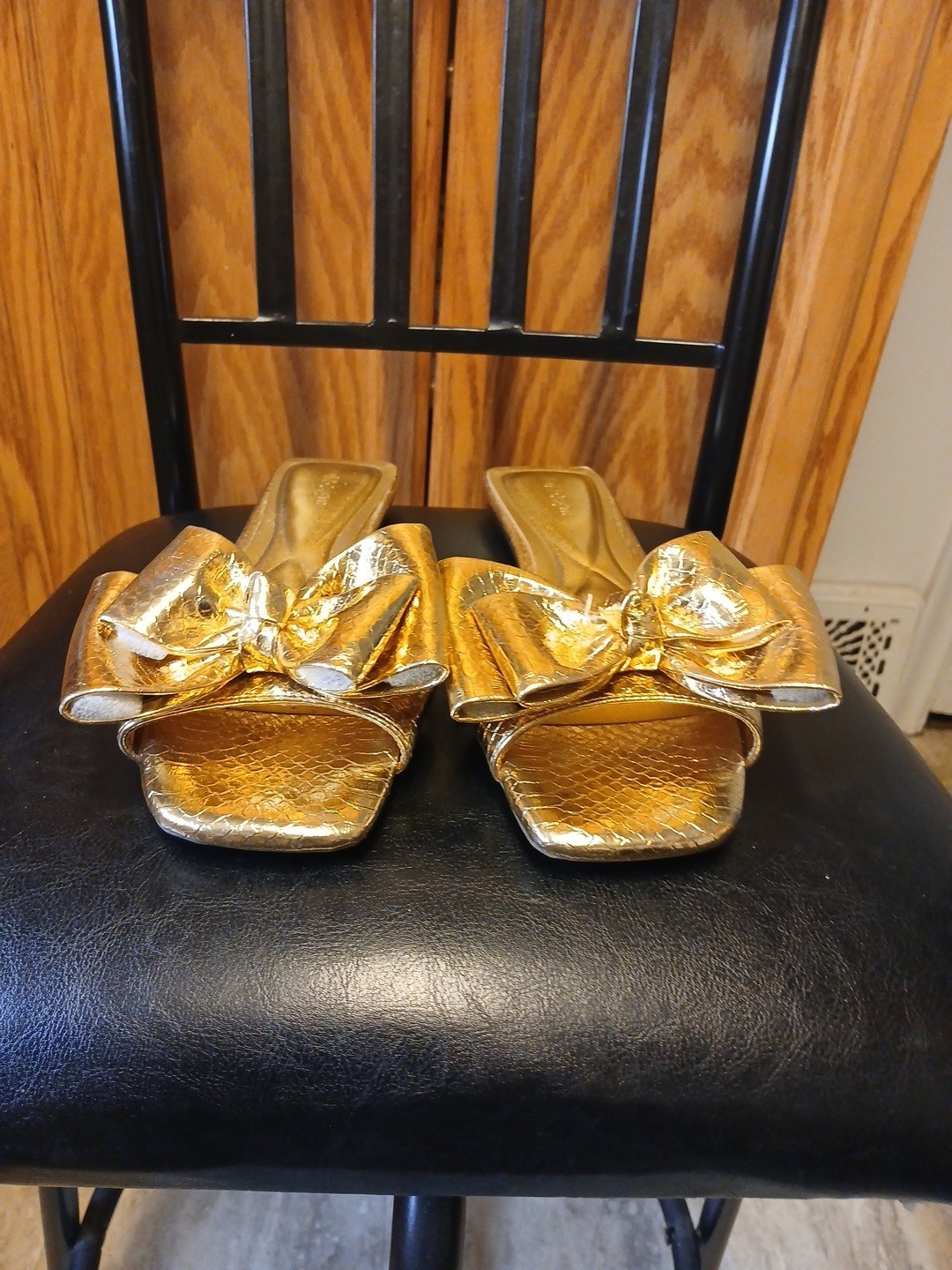 ON 34TH Jazmin Women’s Gold Snake Embossed Bow Flat Slide Sandals Size 9 NWOB