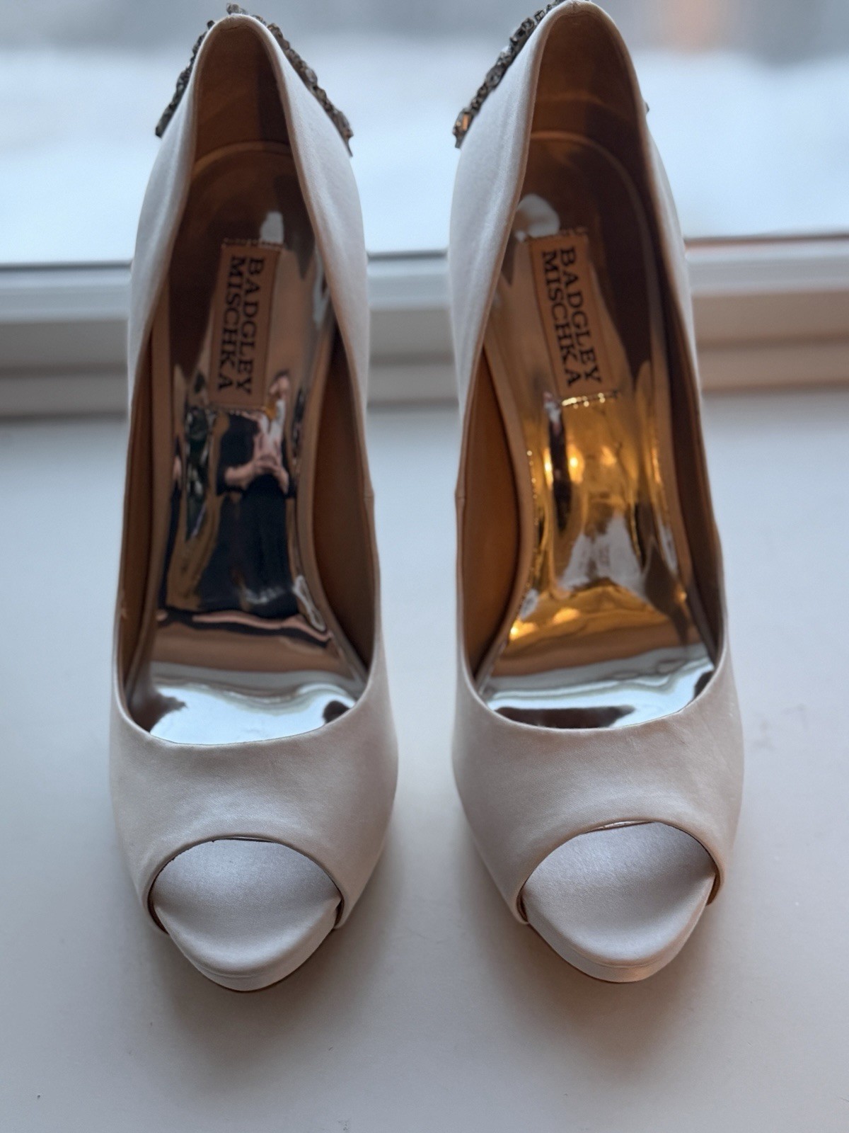 Badgley Mischka Kiara Crystal Back Open Toe White Satin Bridal Heels 8.5 $245
