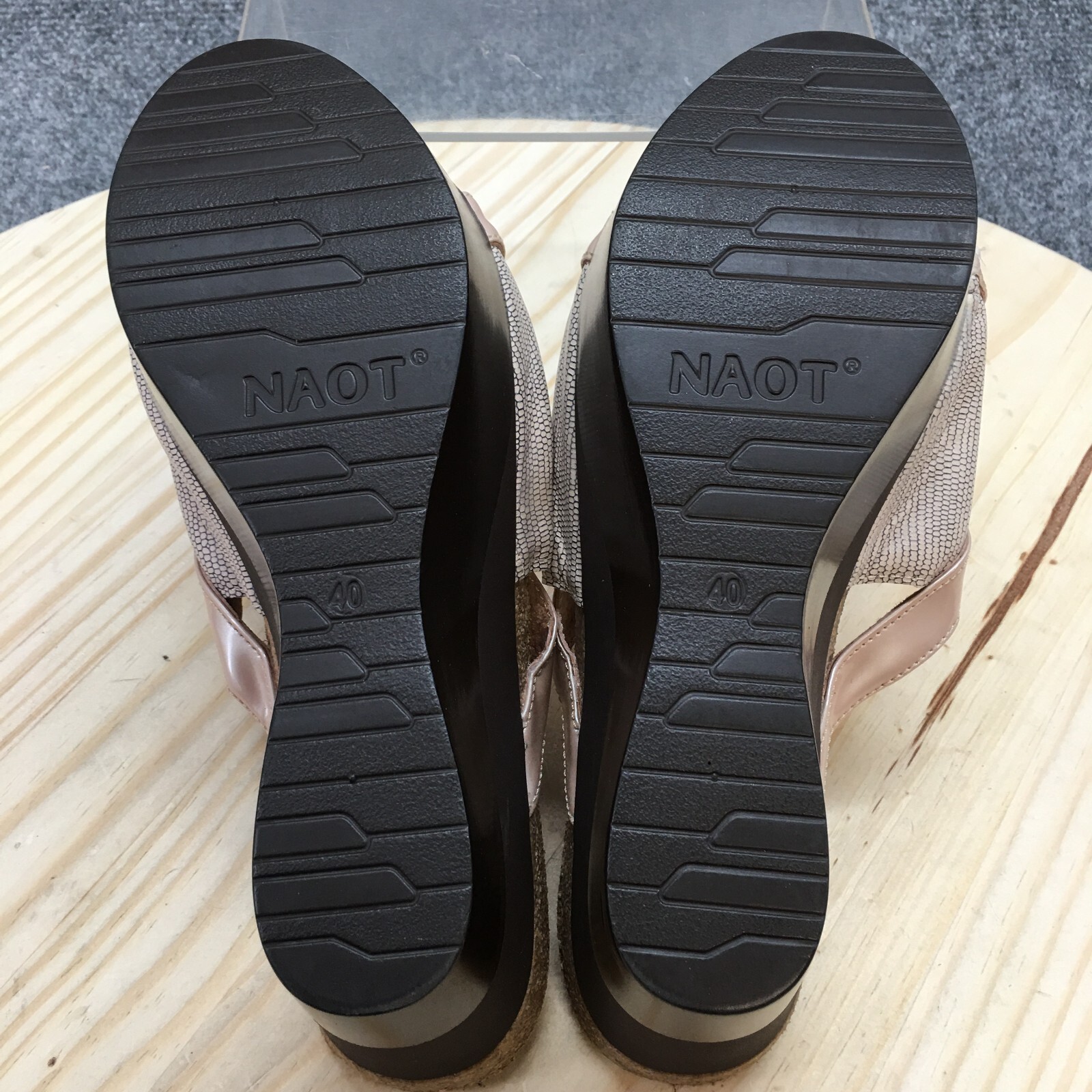 Naot Platform Wedge Sandal Womens 40 Beige Eva Open Toe Slide Patent Leather