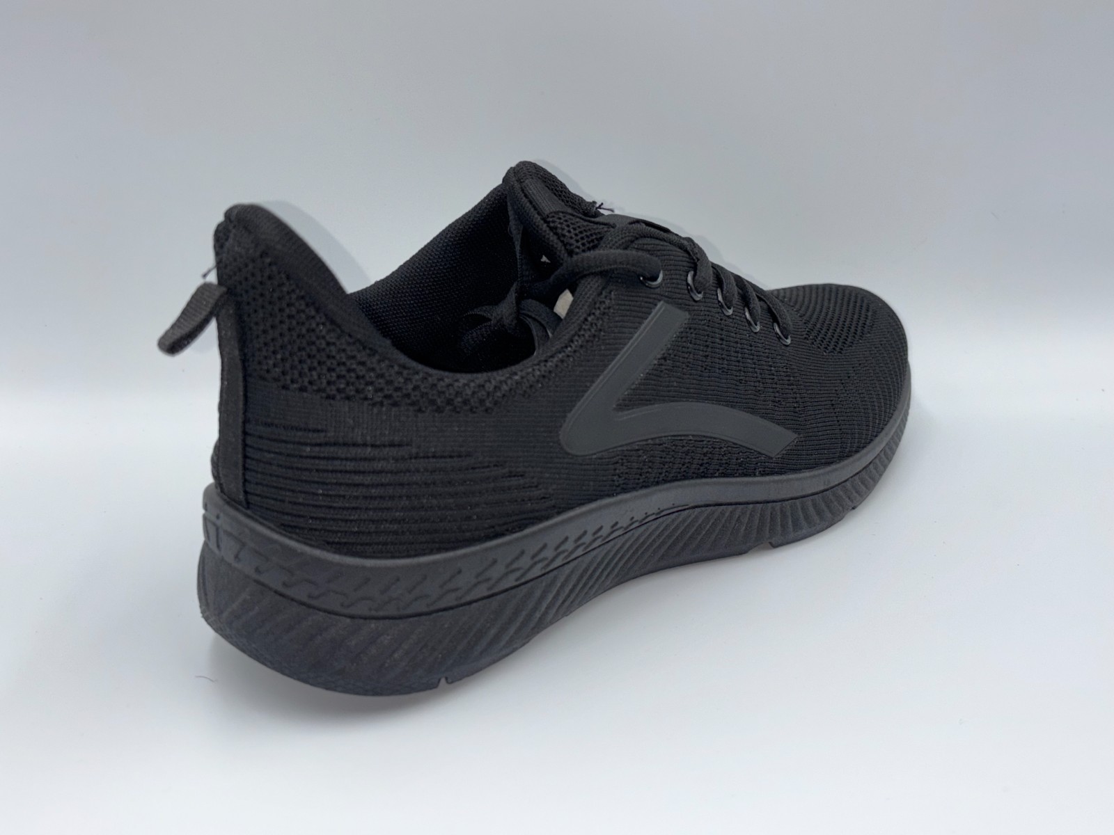 Breathable Knit Walking Shoes – Lightweight Comfort Sneakers for Daily Wear