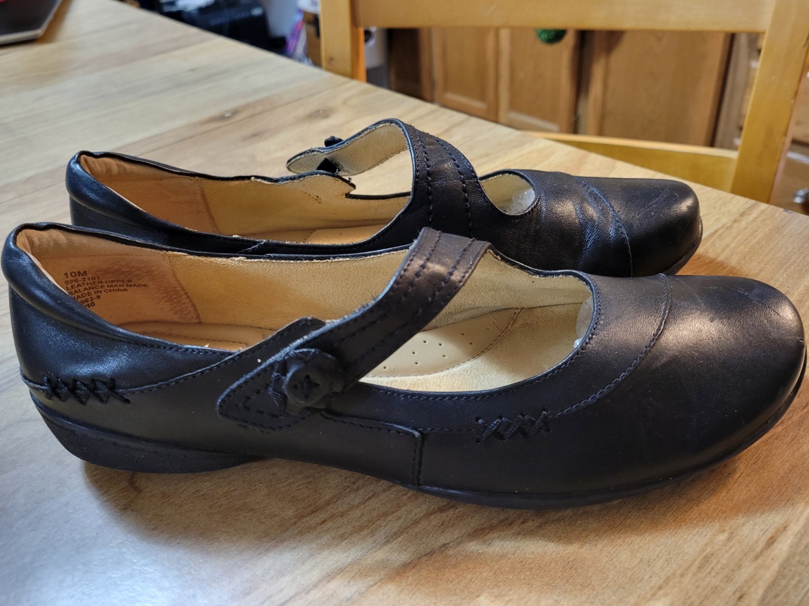 Mary Jane Style Leather Shallow Toe Comfort Flat By Strictly Comfort sz 10-M