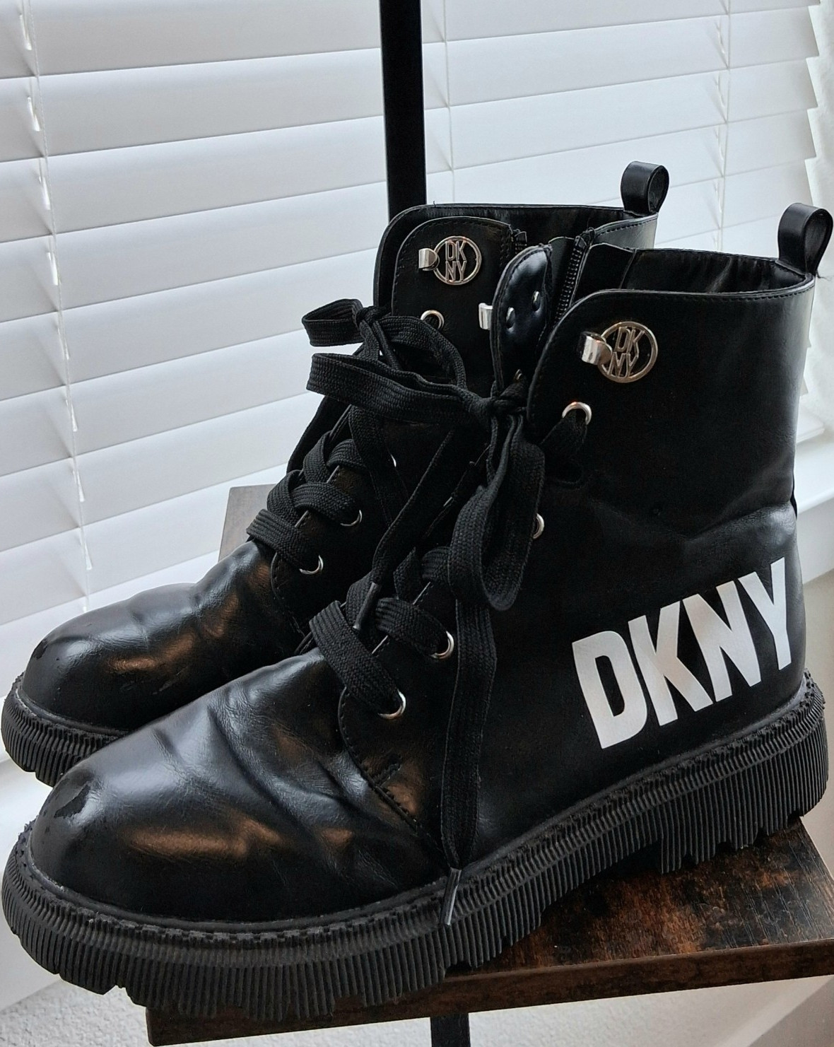 DKNY Black Combat Boots Lace Up Logo Side Zipper Women’s US 4.5 UK 3 Synthetic