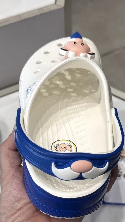 Simi Crocs size 9