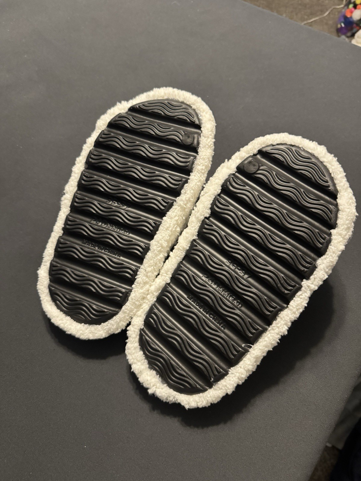 Women’s Size 6 Black & White Striped Faux Fur Lined Open Toe Slide Slippers