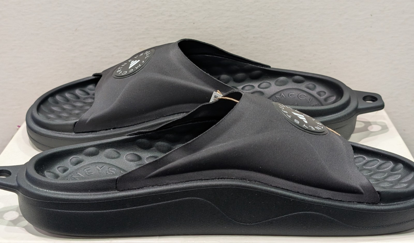 Adidas by Stella McCartney Women’s aSMC Slide – Size: 7 – JS0265 – Black – NEW !