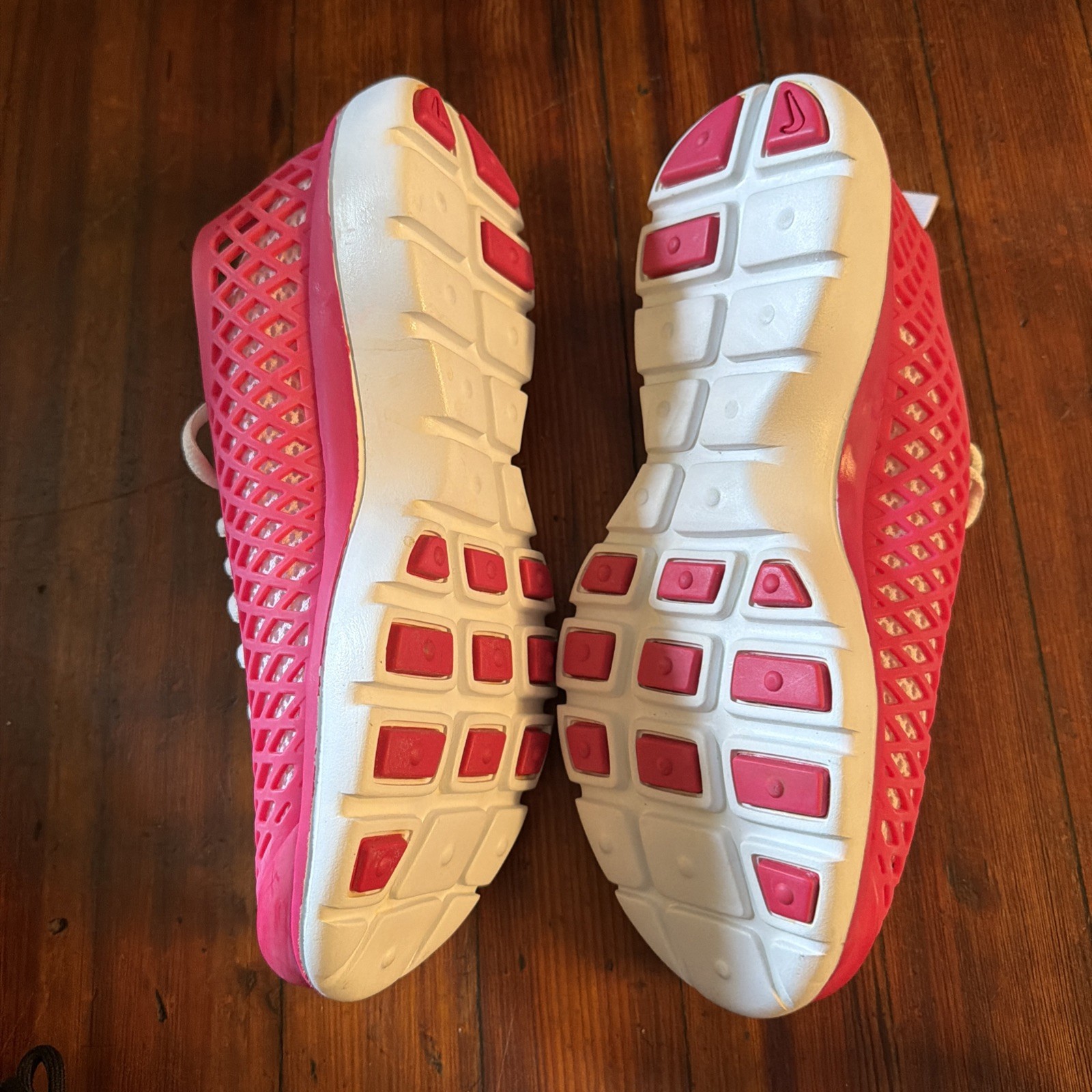 NIKE AIR Rejuven8 Running Shoes Women Size 8.5 Rare Pink hard to find!!! ❤️🔥❤️
