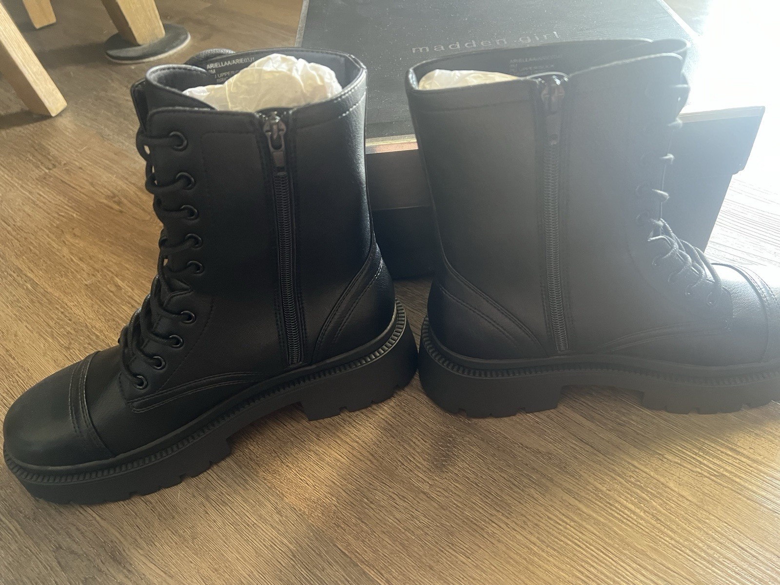 Madden Girl Women’s Ariella Lace-Up Lug Combat Boots Size 8