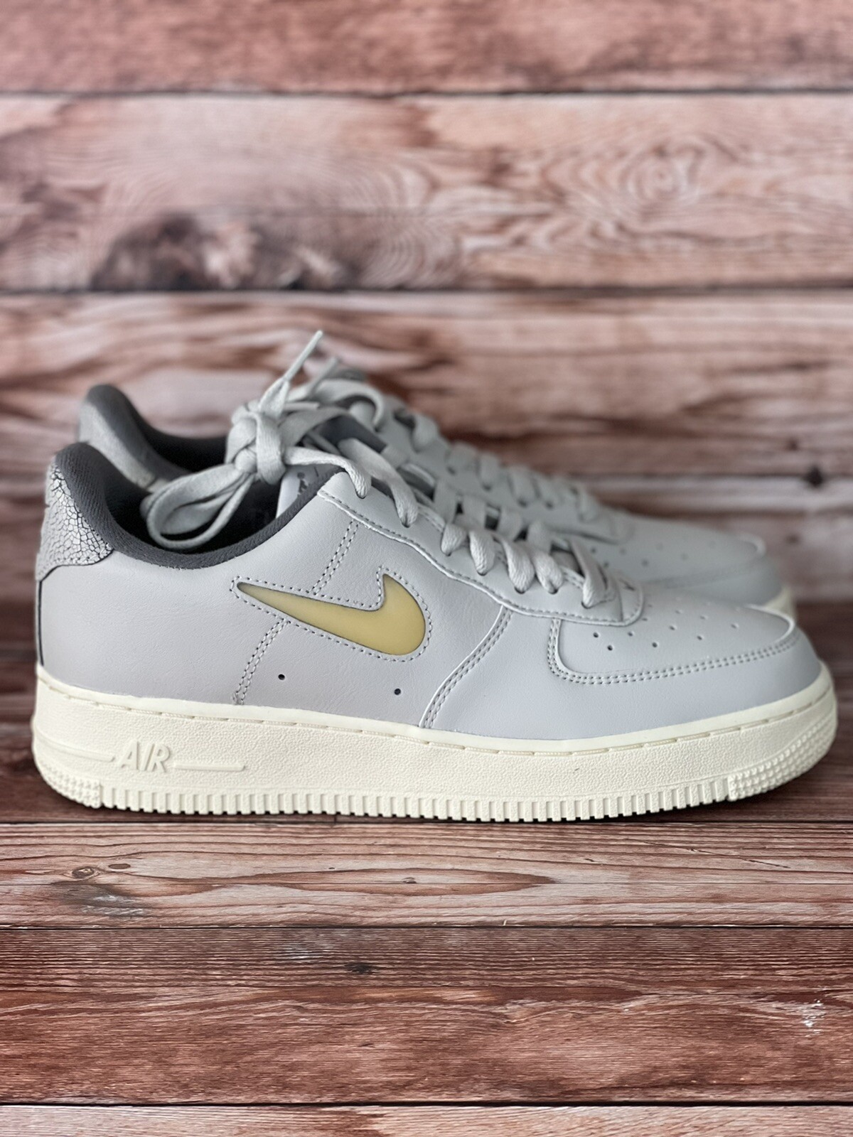 Nike Air Force 1 ’07 LX Light Bone Vanilla Shoes DC8894-001 Men’s 6.5 Women’s 8