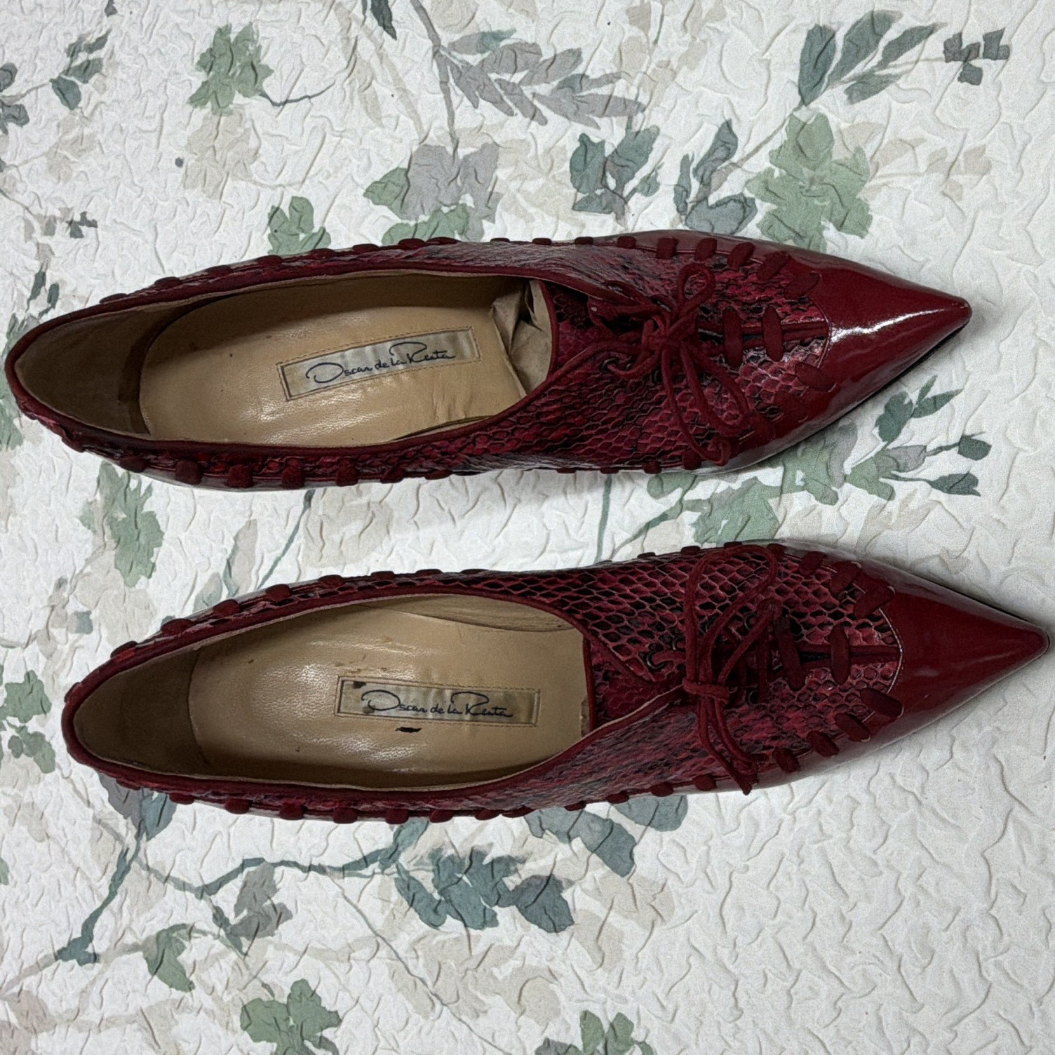 Oscar de la Renta Red Patent Leather Python Print Lace-Up Pumps EU 39 US8.5