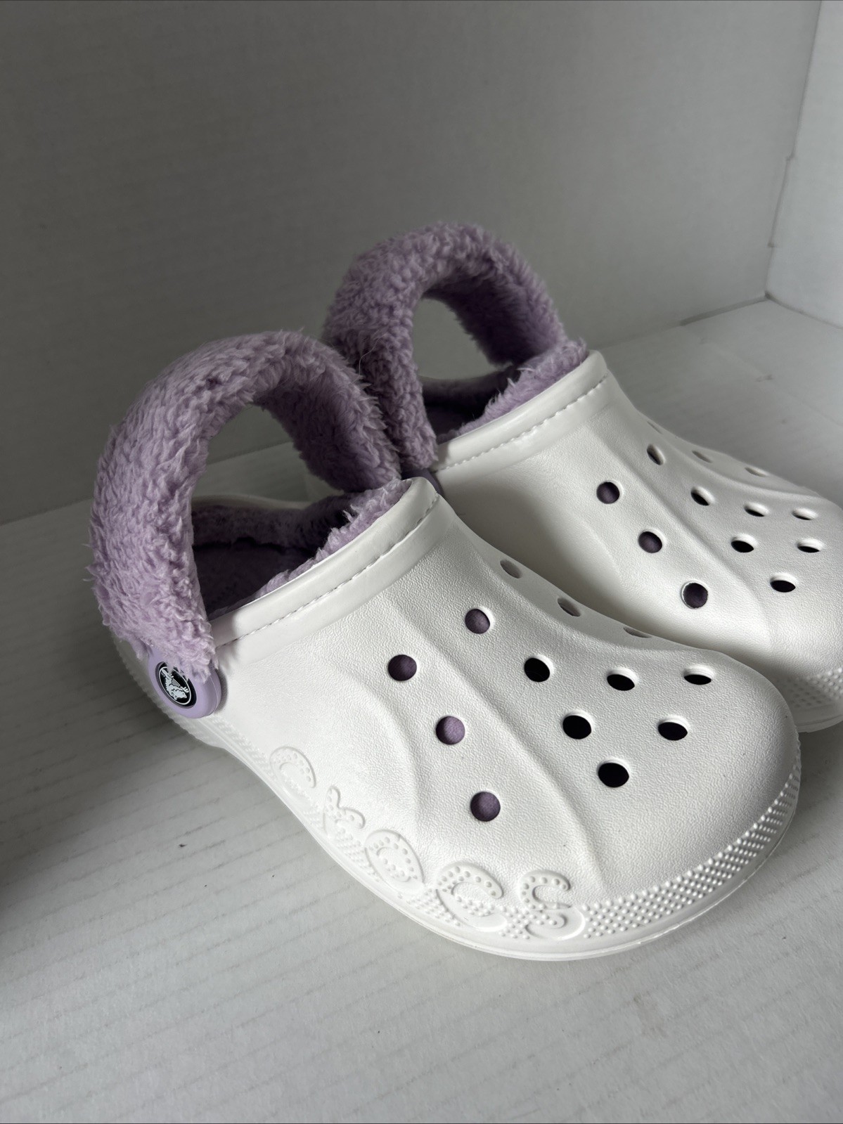 Crocs Unisex Baya Lined Clog | Fuzzy Slippers, White/Lavender Mens 4/Womens 6
