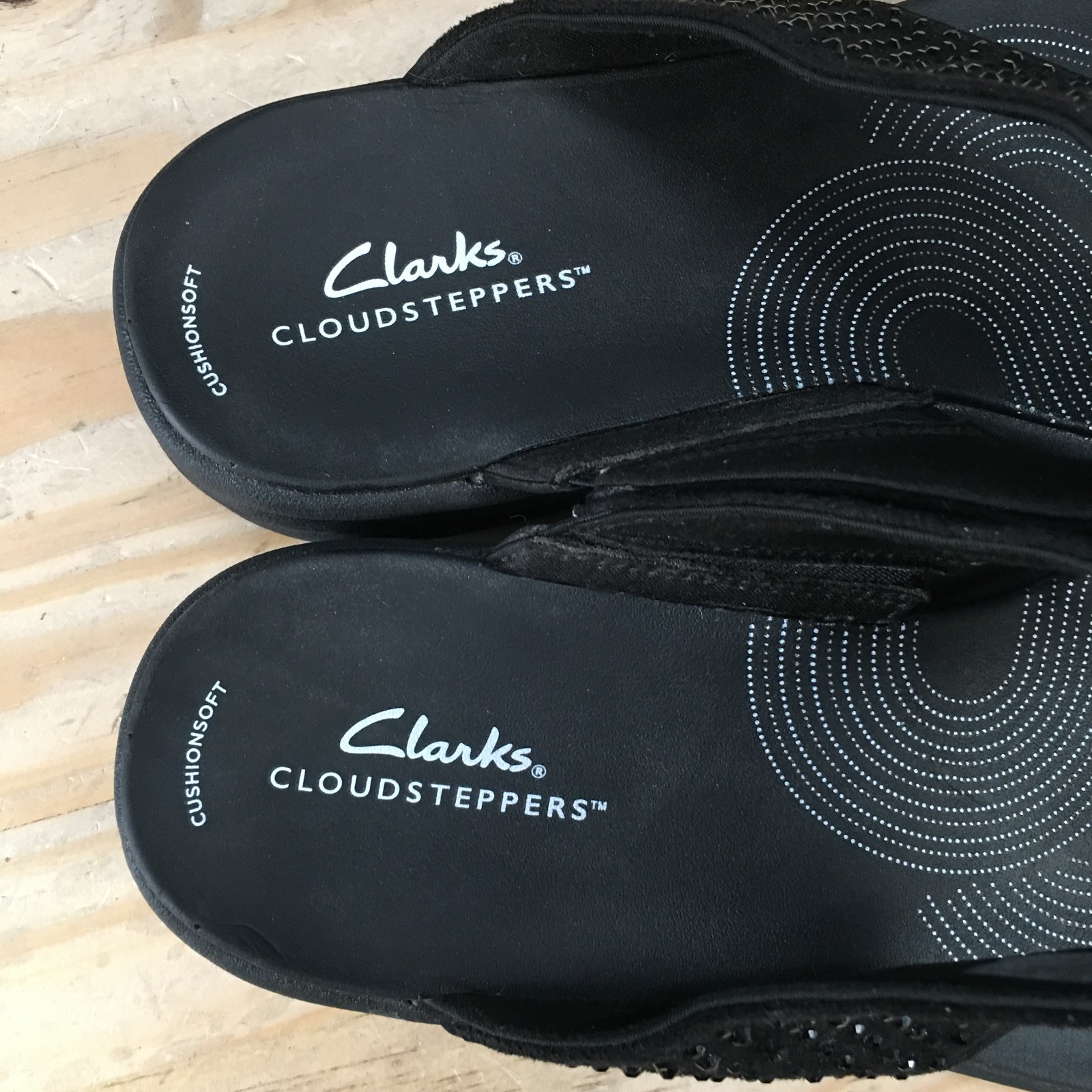 Clarks Sandals Womens 10 M Drift Jaunt Studded Slip On Thong Wedge Black Fabric