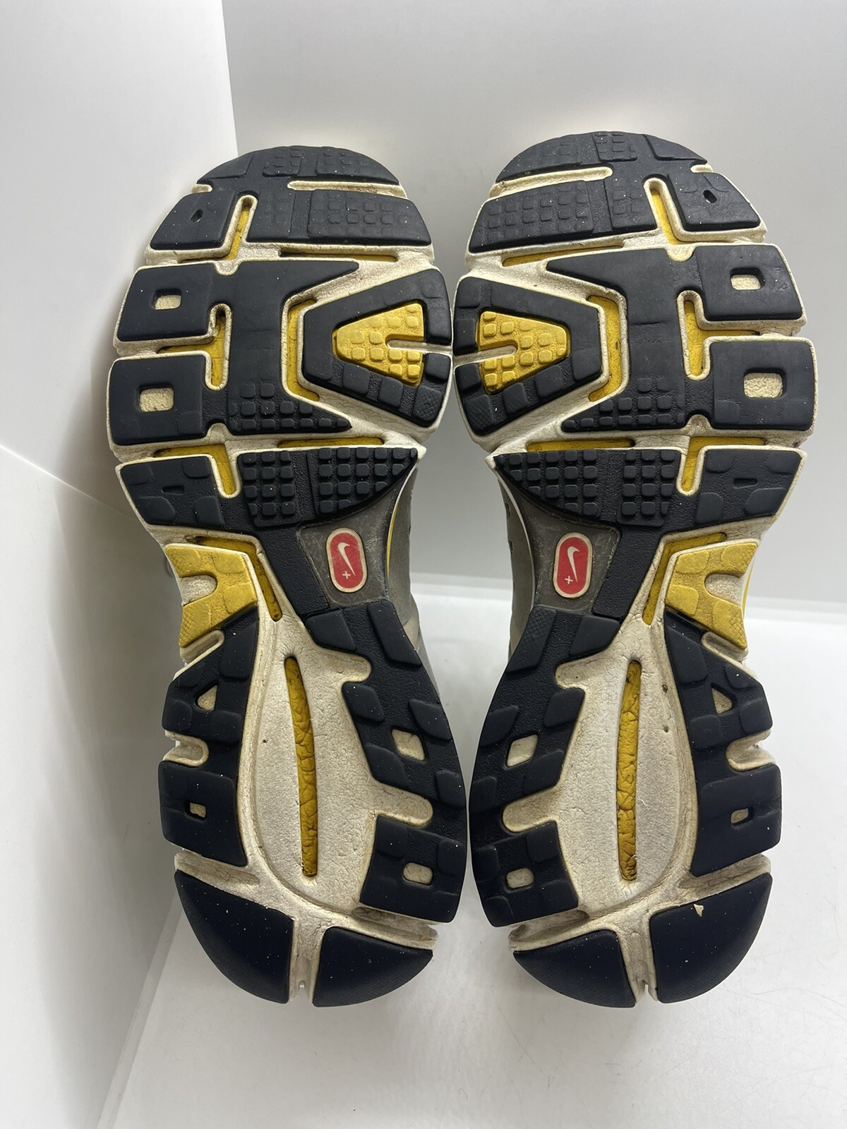 Nike Livestrong Running Shoes White Gray Synthetic Women’s Size 10 390185-100