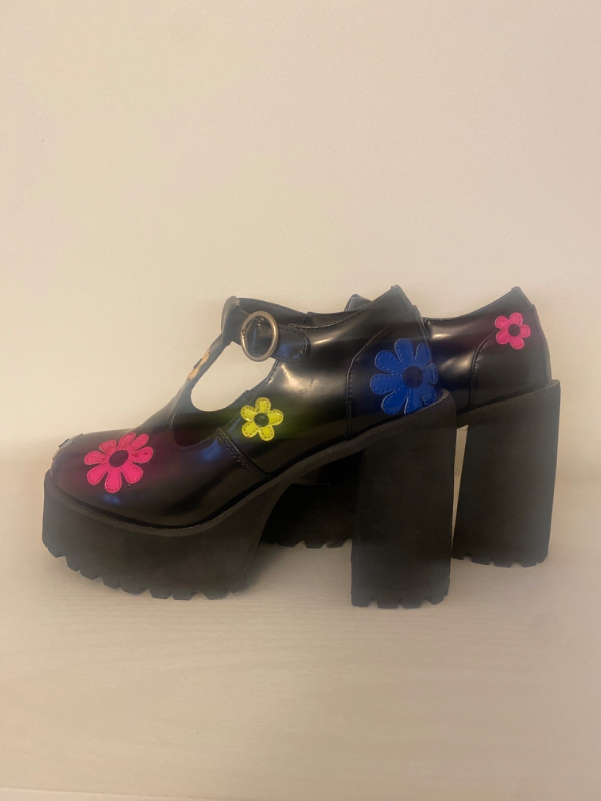Delias Black patent leather flower print size 8 shoes